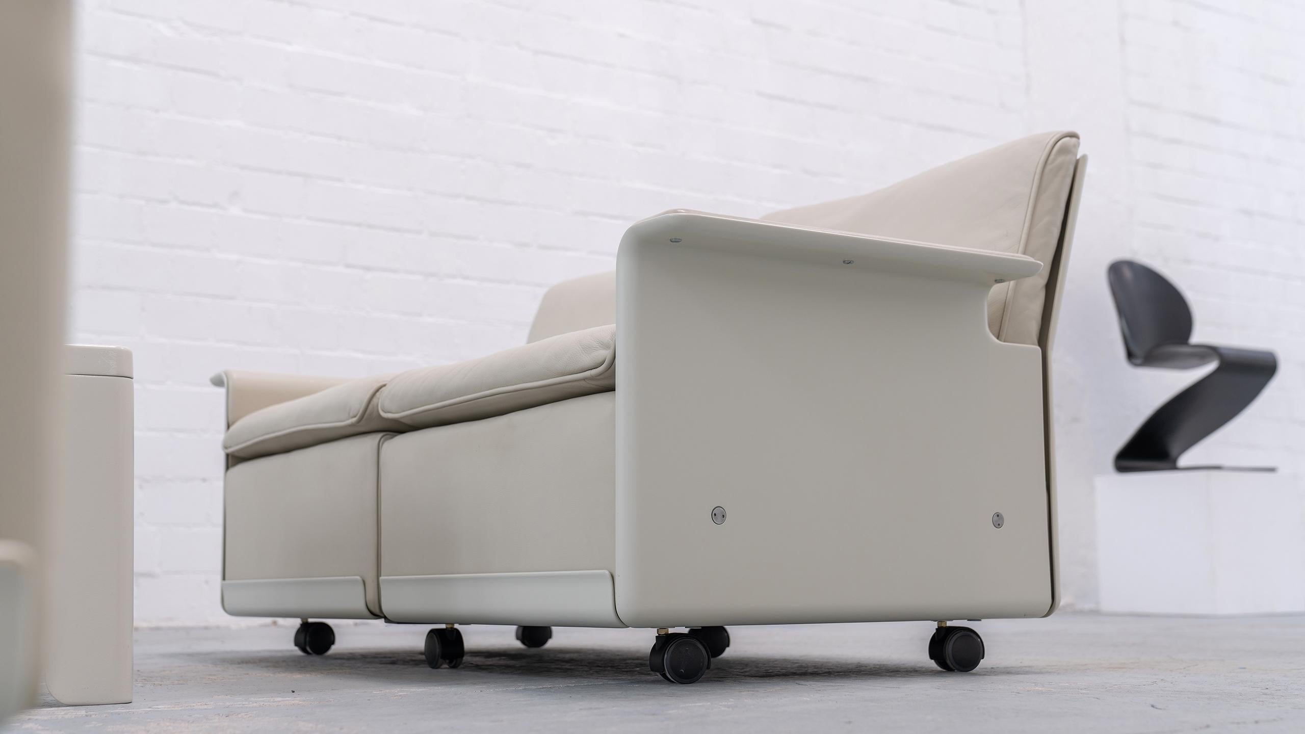 Dieter Rams, Sofa RZ 620 in Cream-Coloured Leather by Vitsœ, Germany 1962 Braun 6