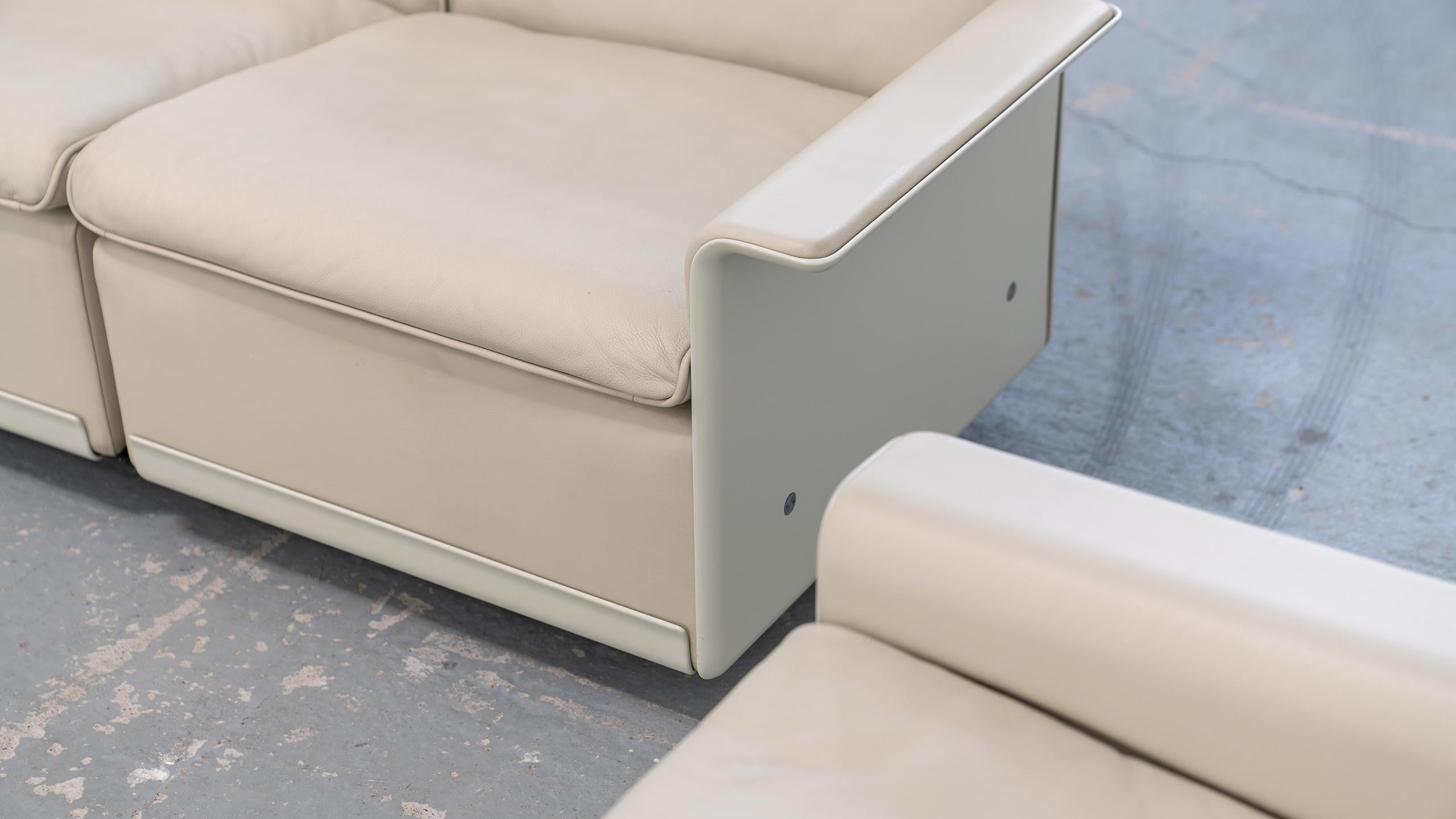 Dieter Rams, Sofa RZ 620 in Cream-Coloured Leather by Vitsœ, Germany 1962 1