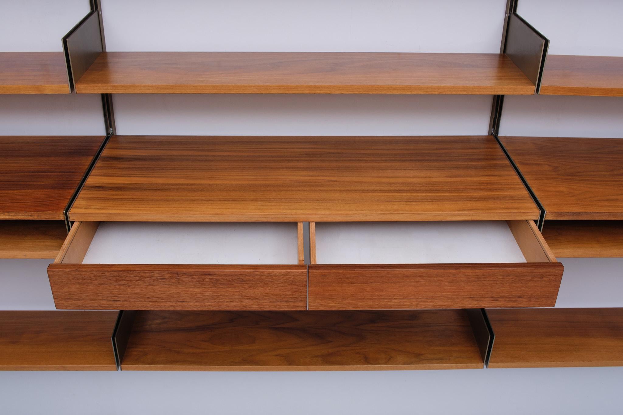 Dieter Rams, Wall Unit Model 606, Aluminum, Walnut Wood, Germany, Design 1960 In Good Condition In Den Haag, NL