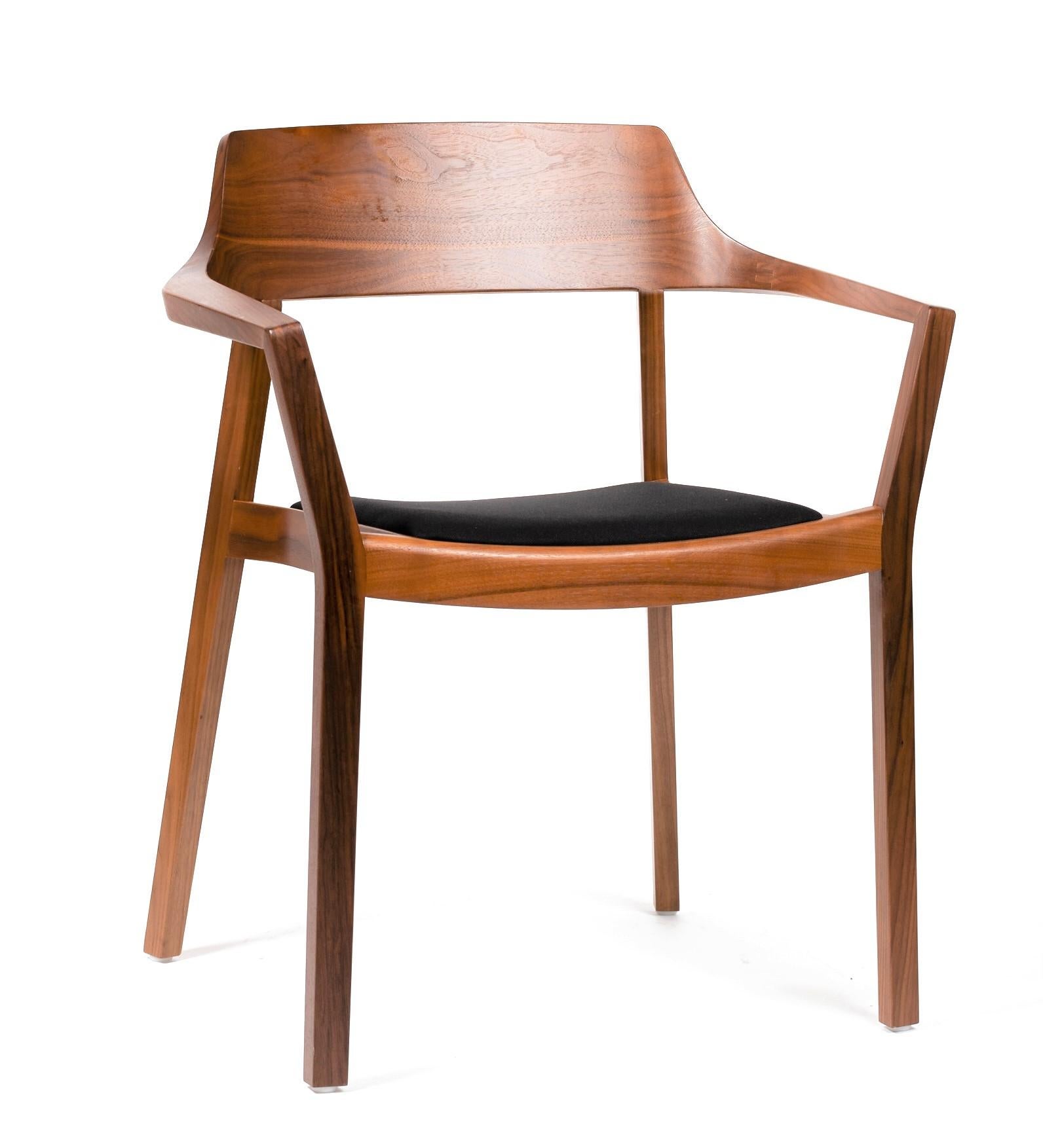 Ono is a classic piece of Swiss design and the lightest of all wood chairs, weighing only 12.5 lbs (5.7 kg).

Designed by This Weber.

Manufactured with care from American Walnut wood, the frame is in solid wood and the seat is in molded