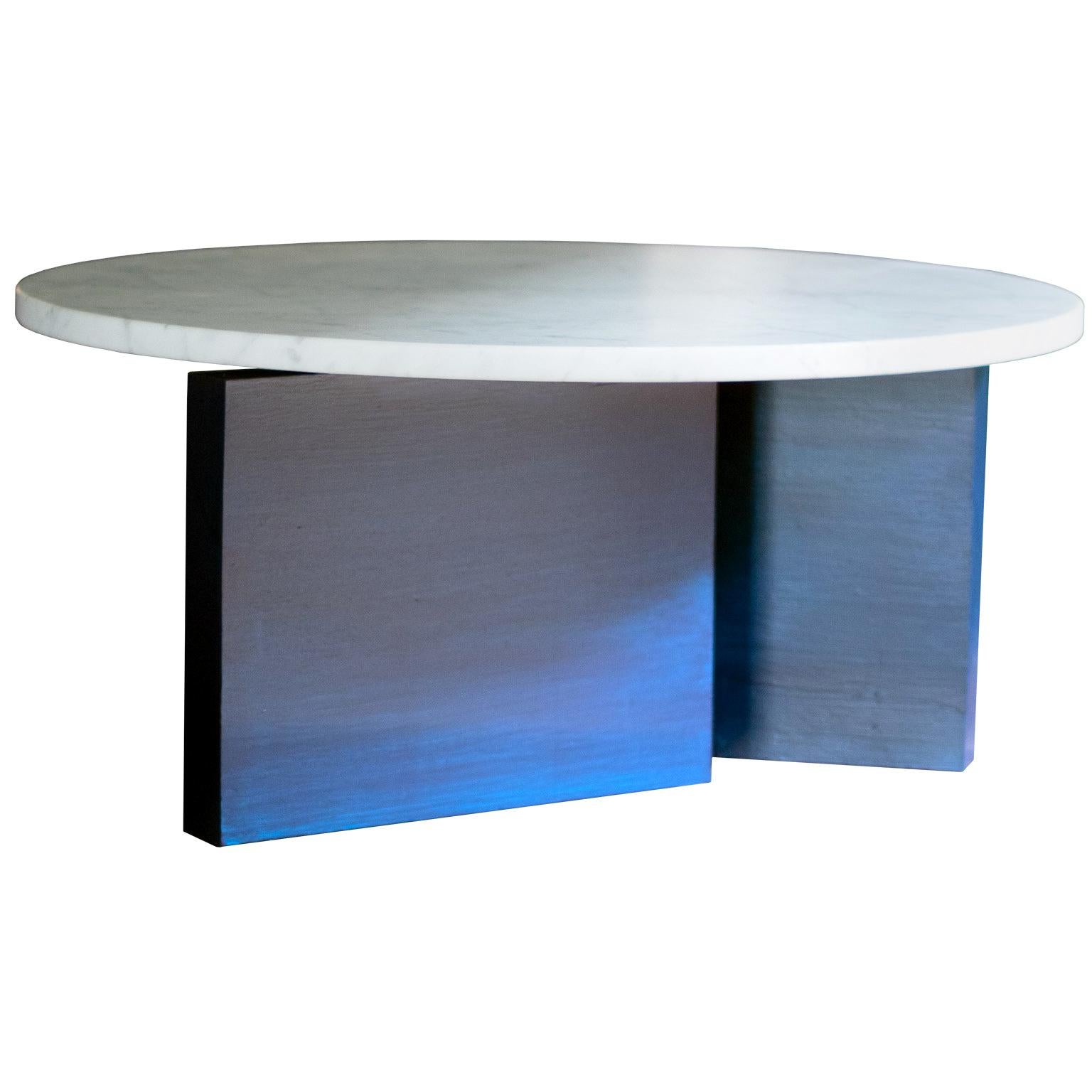 Table d'appoint ronde en marbre blanc de Carrare avec base émaillée bleue à l'encre Dietrich