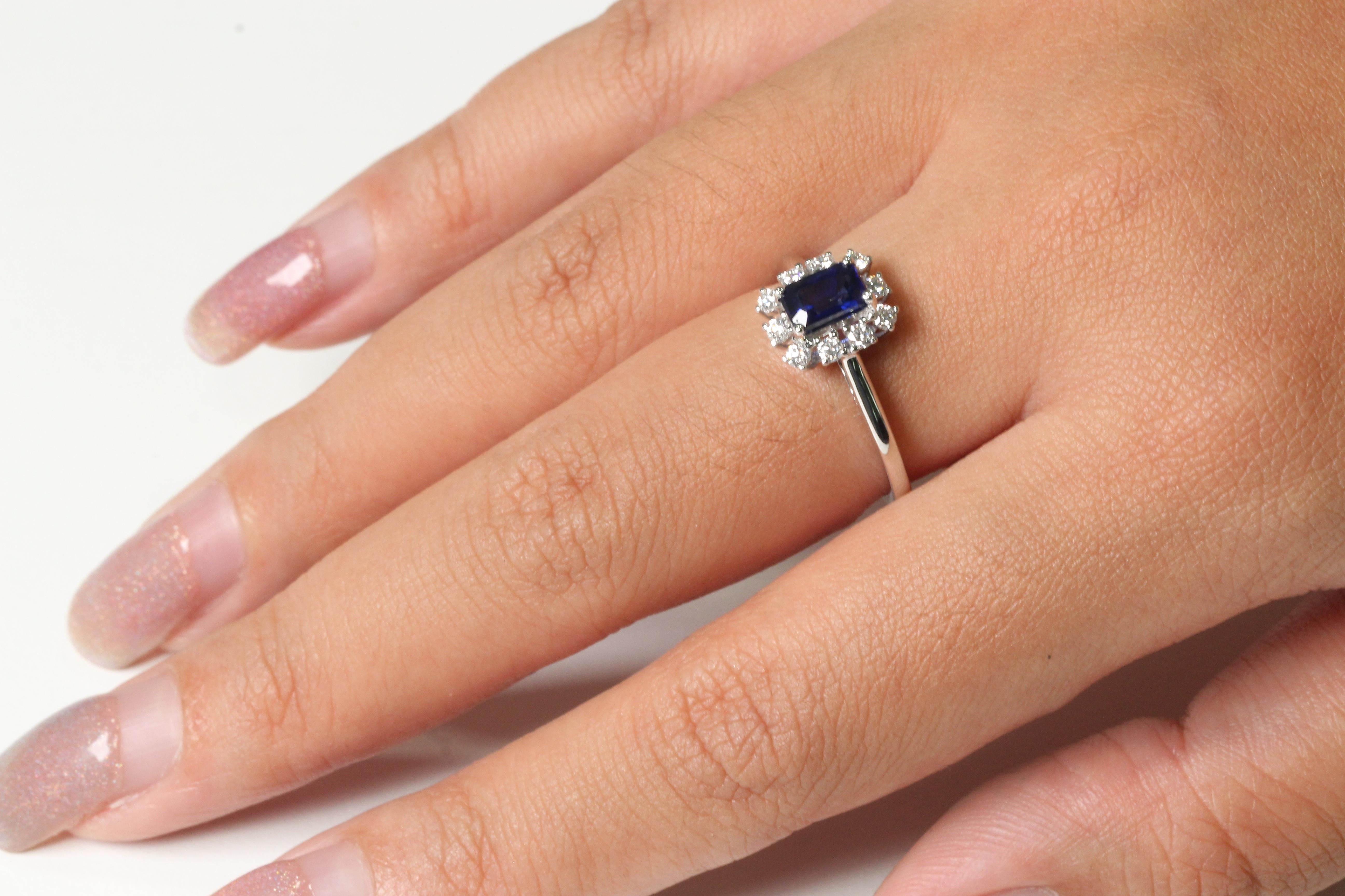 Diffusion Blauer Saphir und Diamant-Ring aus 18 Karat Gold im Zustand „Neu“ im Angebot in Bangkok, 10