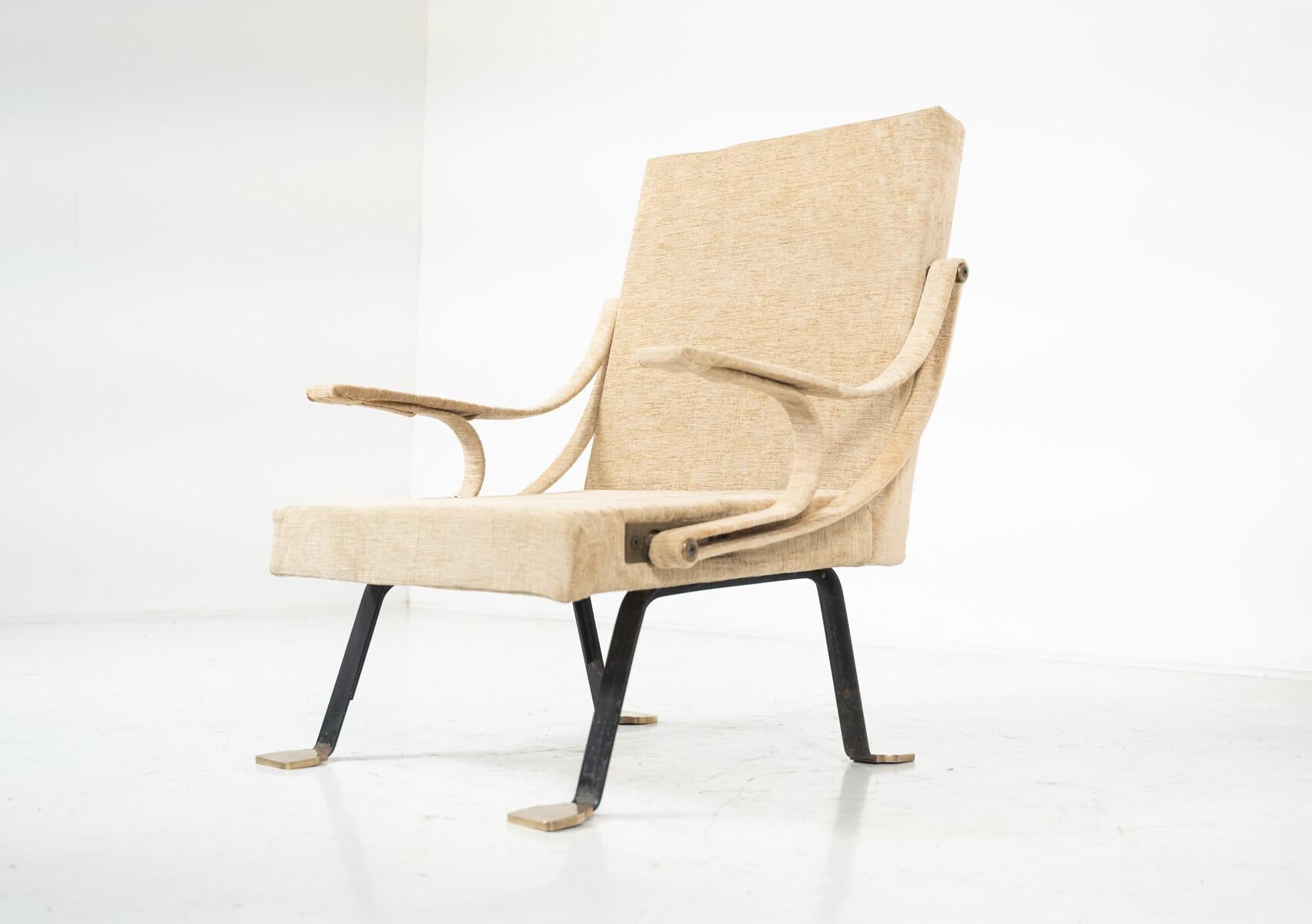 Digamma Armchair by Iganzio Gardella, 1960s - Orignal edition In Good Condition For Sale In Brussels, BE