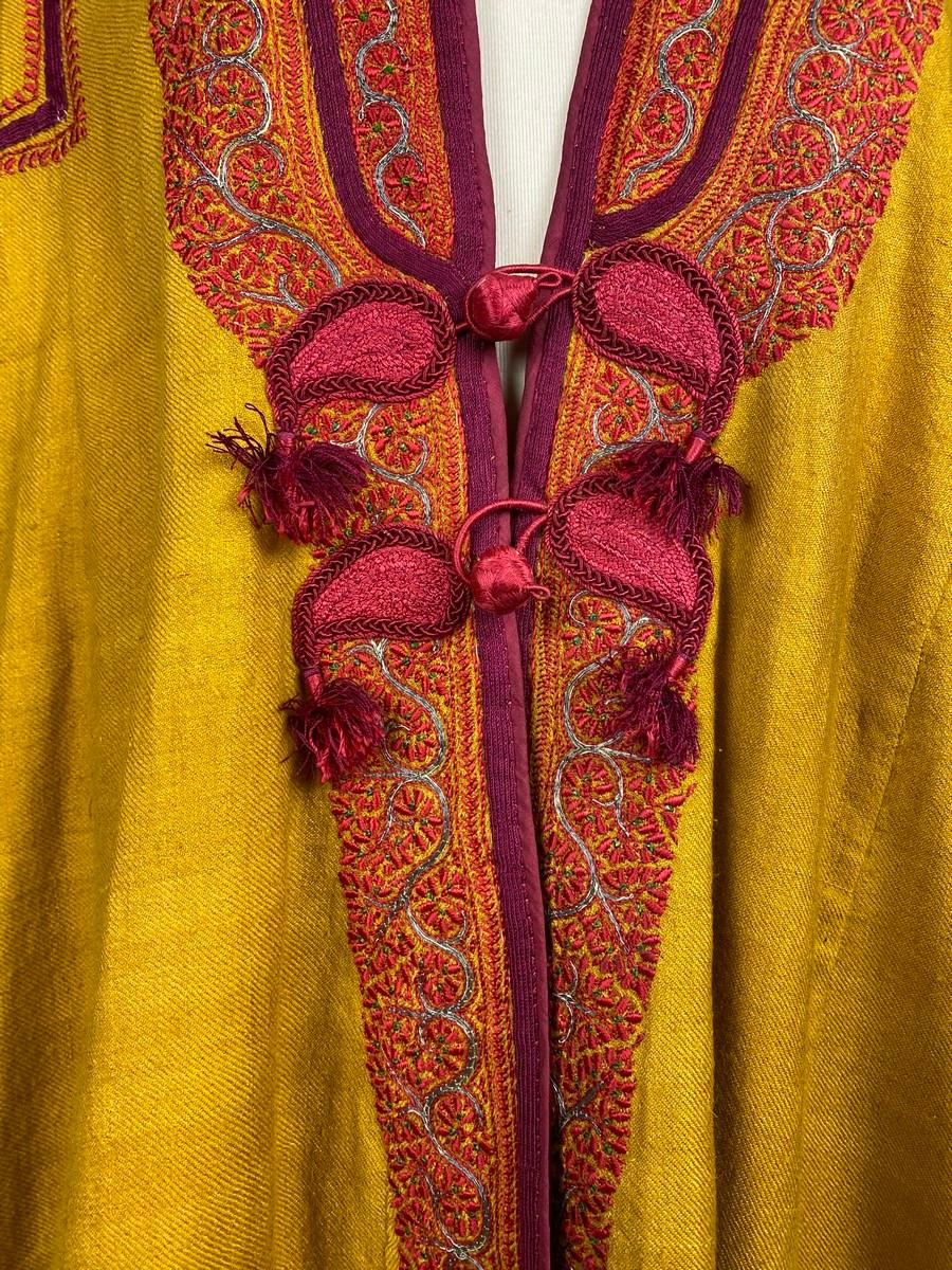 Dignitary-Mantel oder Choga aus Safran Pashmina in Indien Punjab, 19. Jahrhundert im Angebot 8