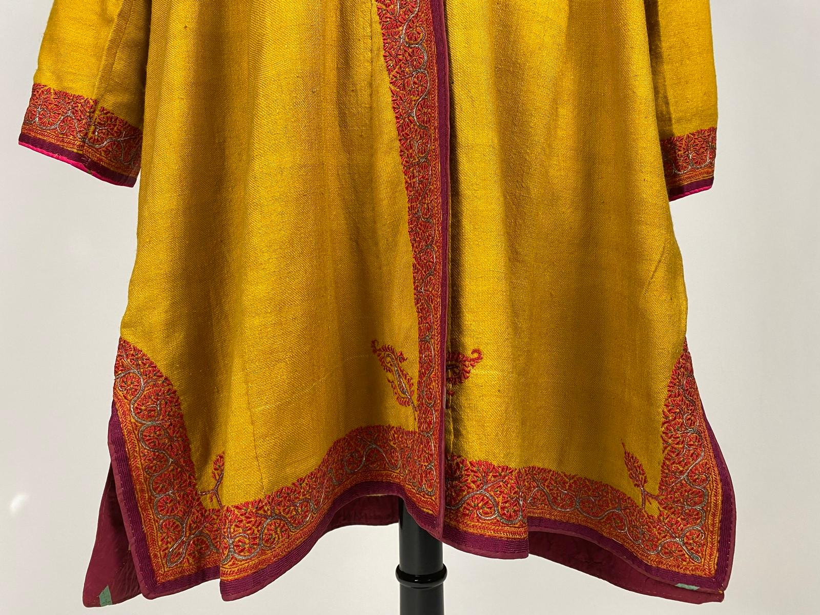 Brown Dignitary coat or Choga in Safran Pashmina - India Punjab 19th century For Sale