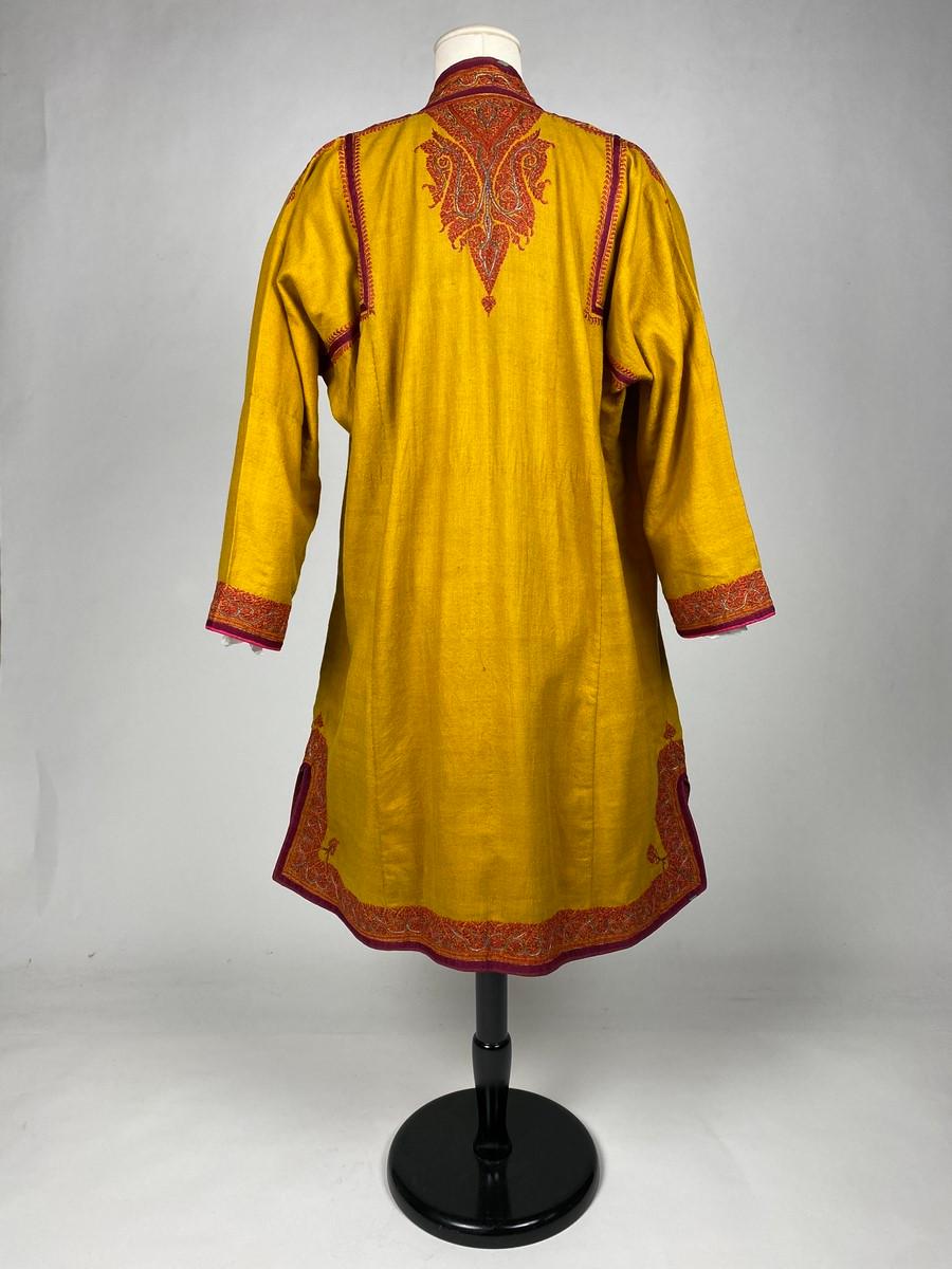 Dignitary-Mantel oder Choga aus Safran Pashmina in Indien Punjab, 19. Jahrhundert im Angebot 3
