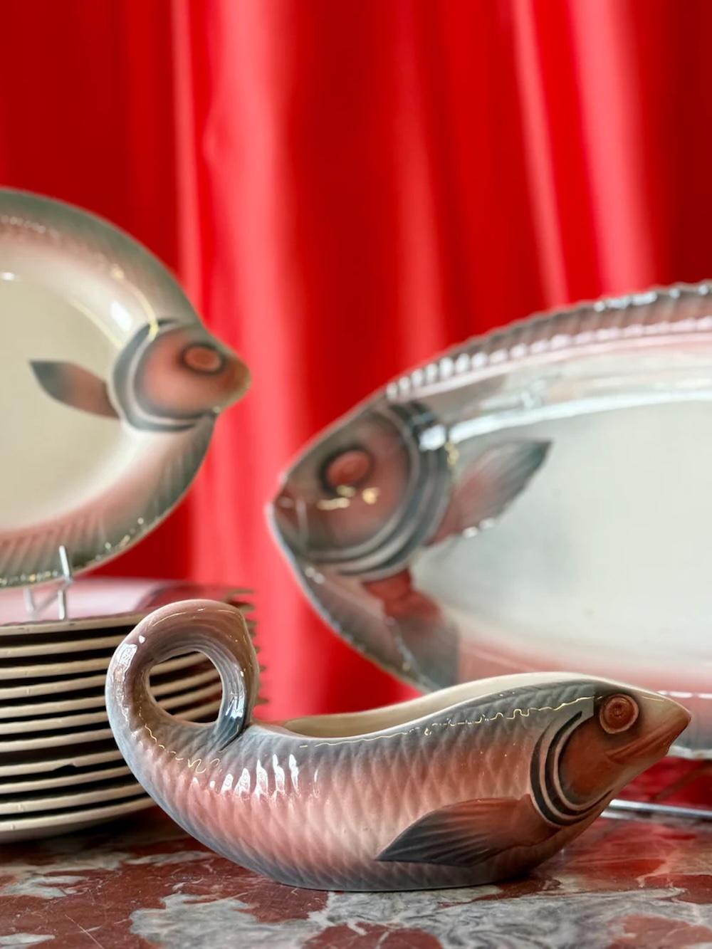 Origine
Digoin, France, vers 1950

Matériaux
Céramique émaillée peinte à la main

Condit
Très bon état vintage, conforme à l'âge et à une utilisation légère.

Rare et fantaisiste service de service vintage sur le thème du poisson, produit par la