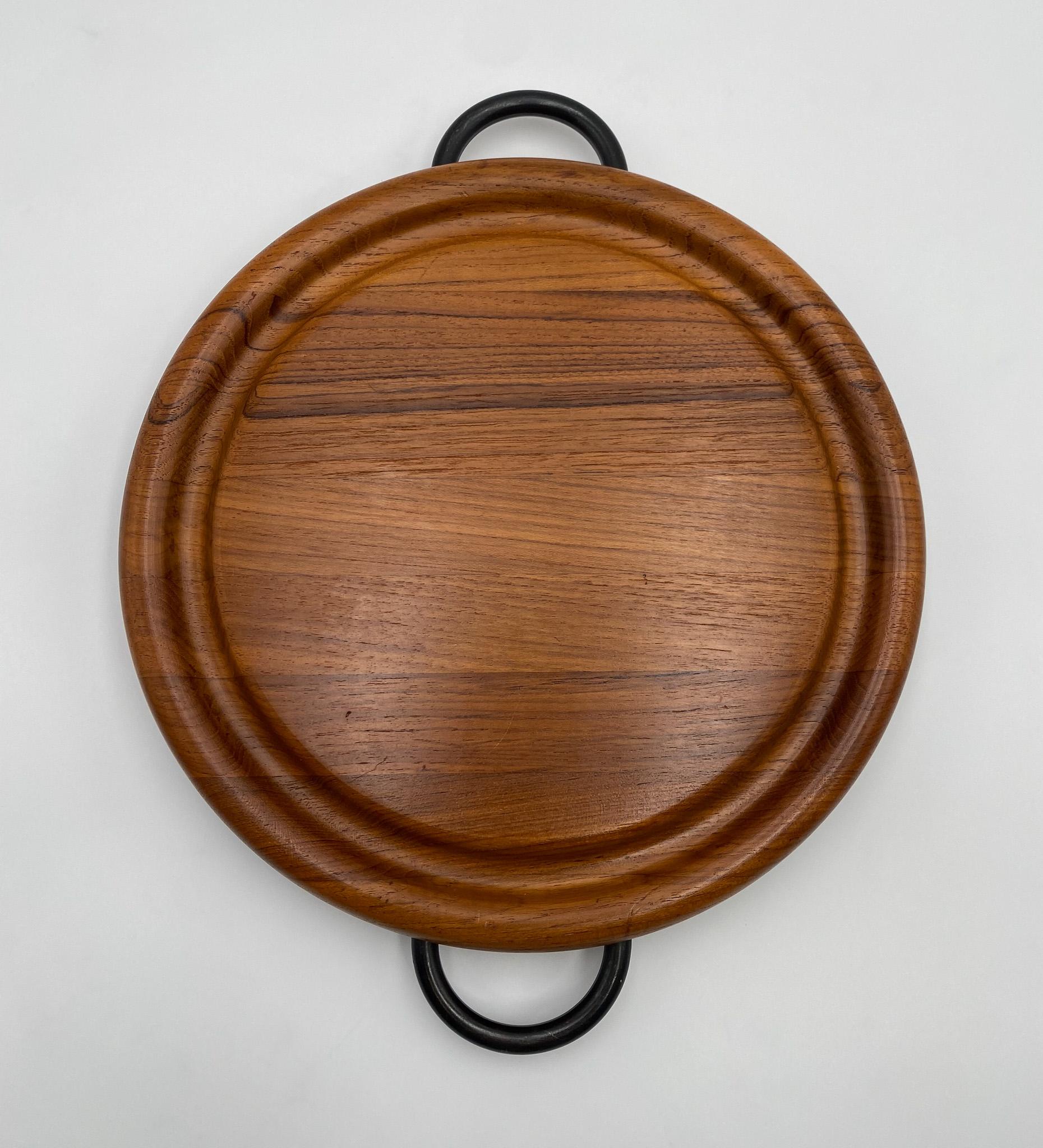 Digsmed Danmark Round Teak & Iron Tray, Denmark, 1960's  In Good Condition For Sale In Costa Mesa, CA
