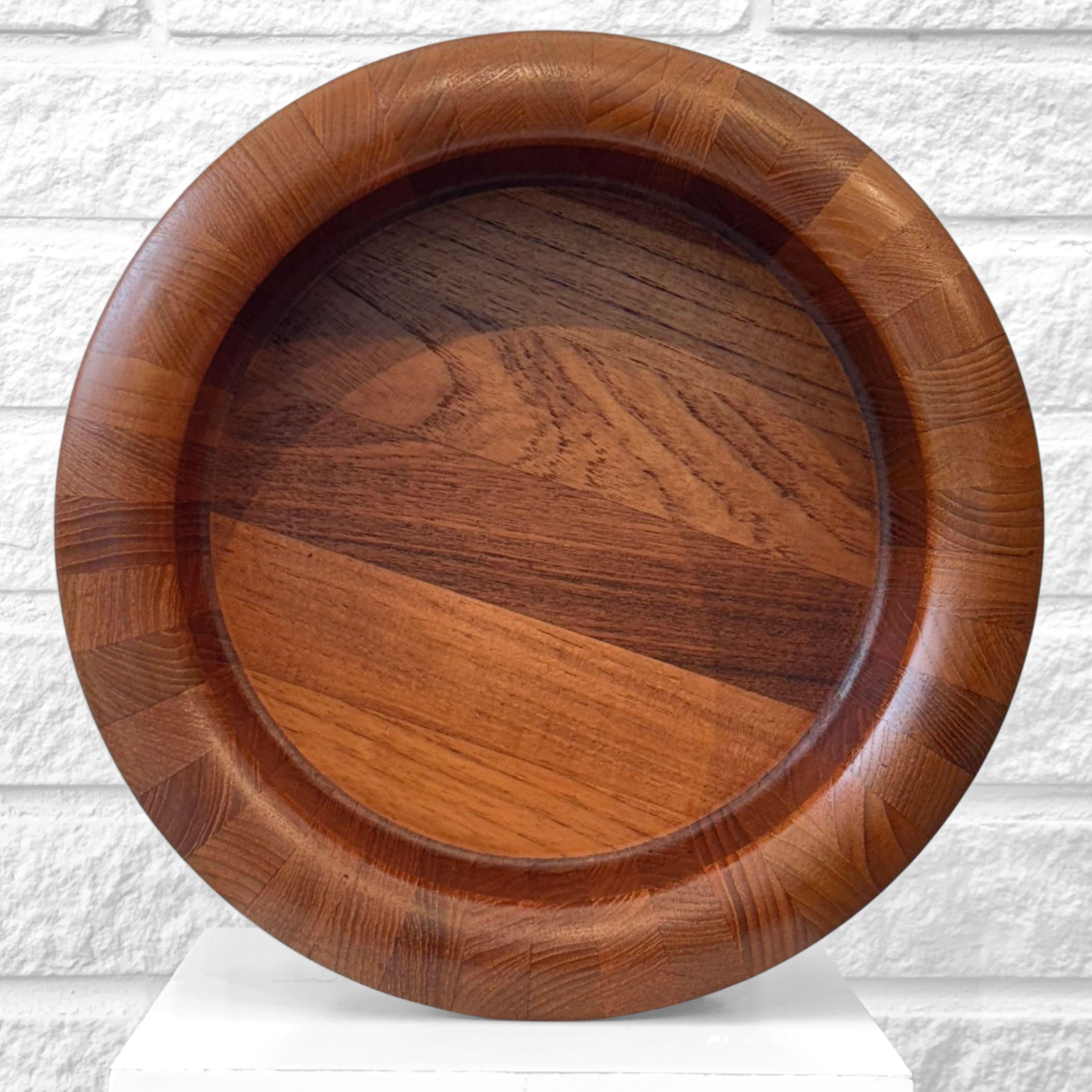 Digsmed, Denmark, large sallad bowl, solid teak, Scandinavian modern, 1960s In Good Condition For Sale In Forserum, SE