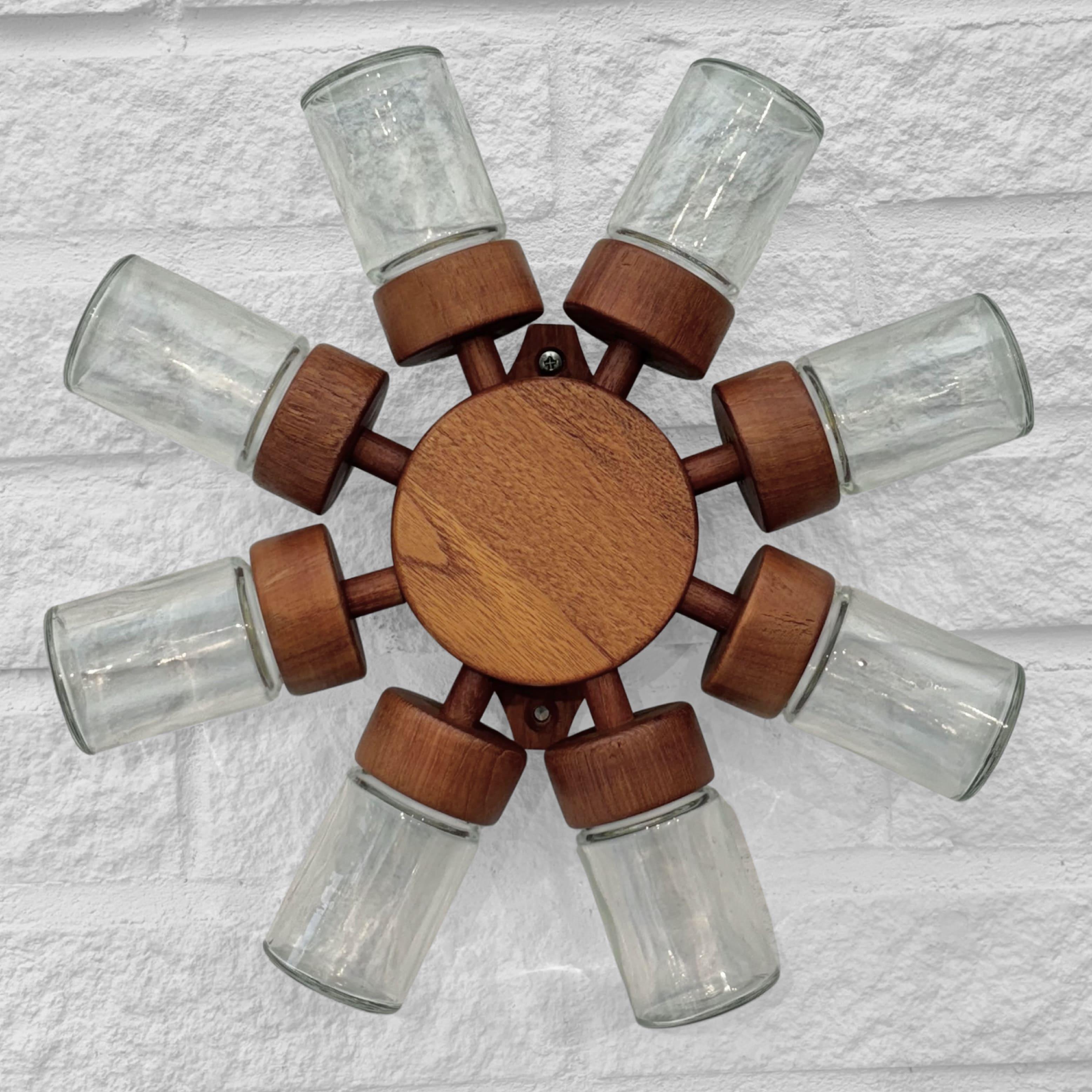 A sculptural, wall-mounted rotating spice wheel designed by Flemming Digsmed and produced by the Danish manufacturer Digsmed in the 1960s. Crafted from solid teak, it features eight glass jars suitable for storing different spices. An impressive and