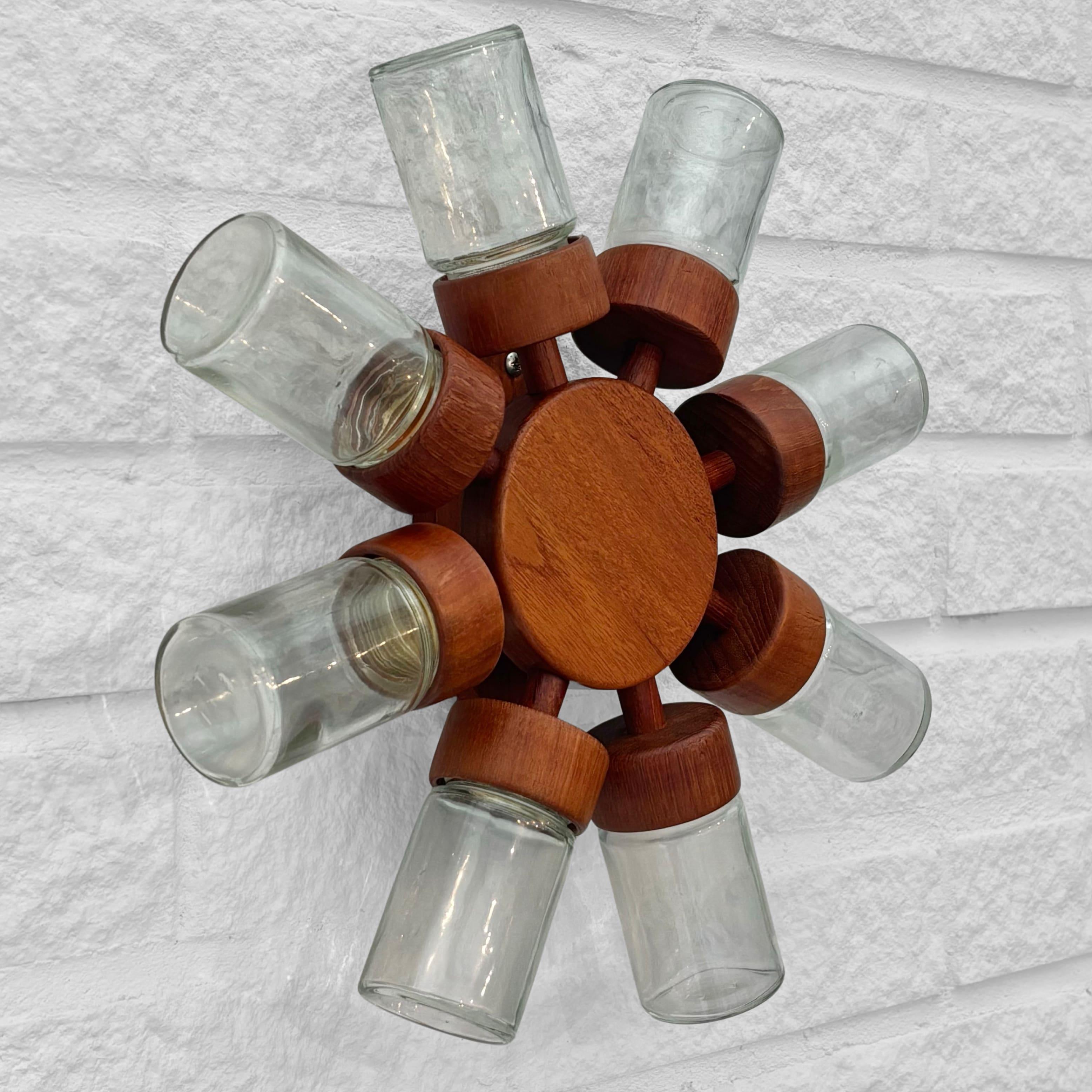 Digsmed, Denmark, spice rack wheel, solid teak, Scandinavian modern, 1960s Escandinavo moderno en venta