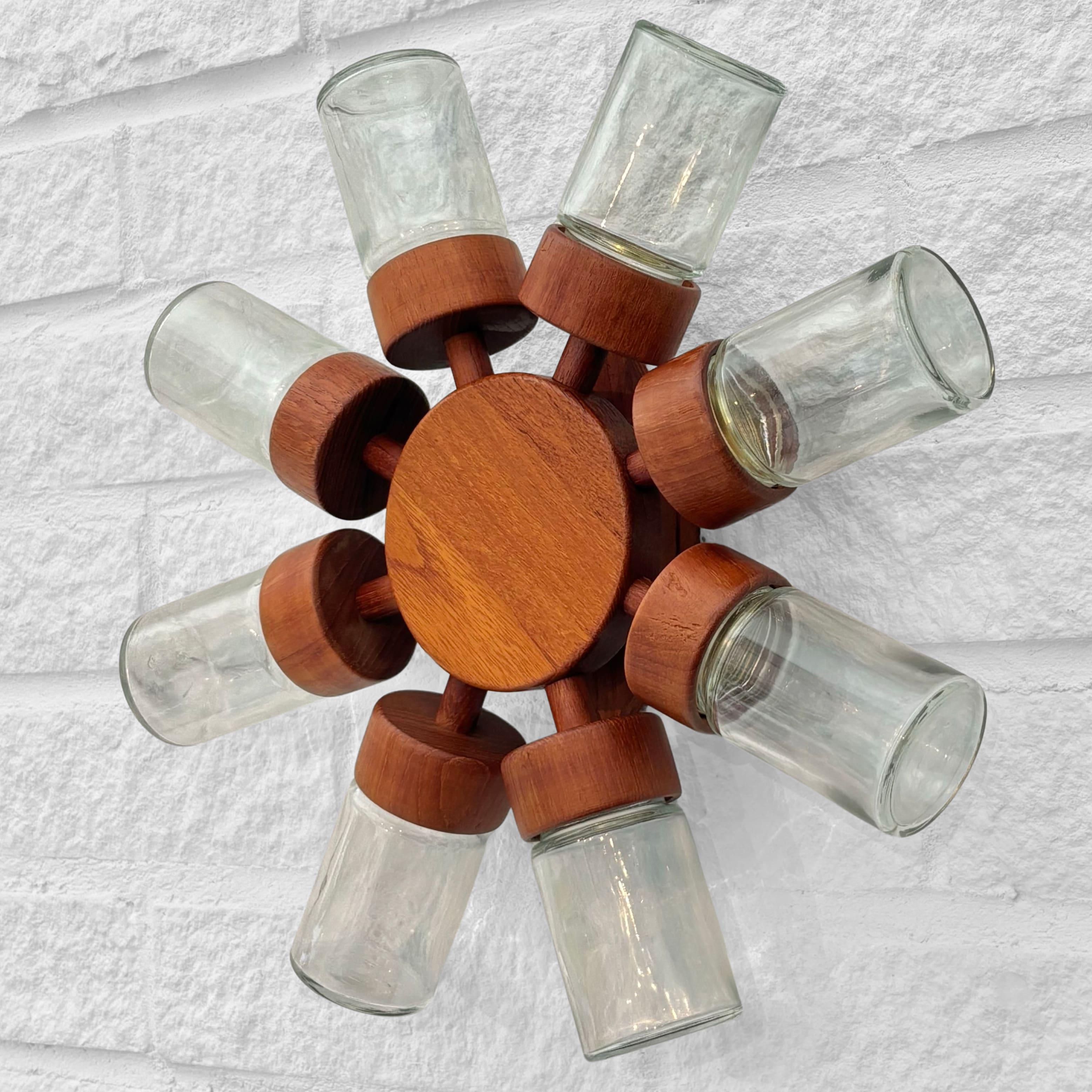 Digsmed, Denmark, spice rack wheel, solid teak, Scandinavian modern, 1960s Danés en venta