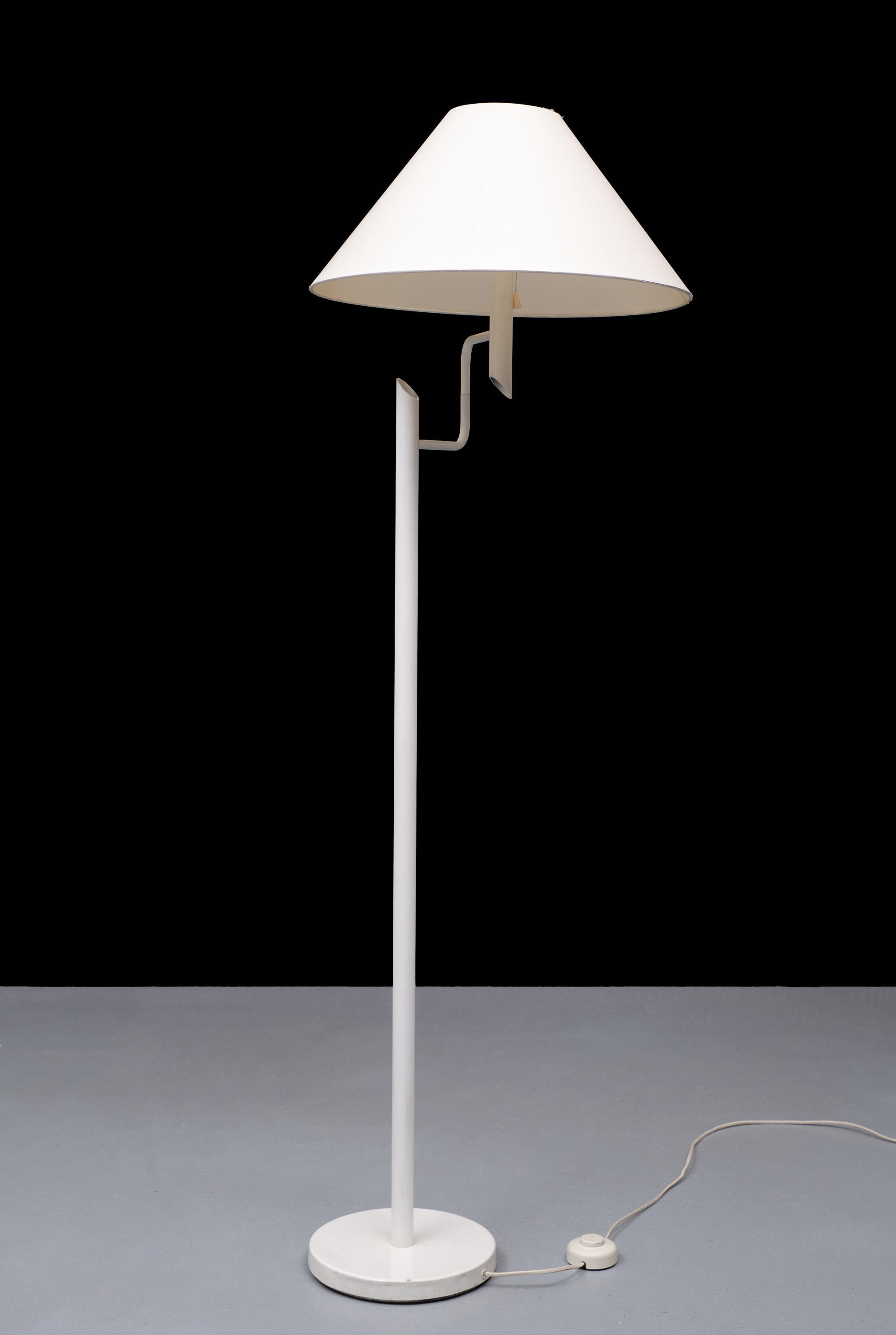 Dijkstra Holland White Floorlamp   1970s  In Good Condition For Sale In Den Haag, NL