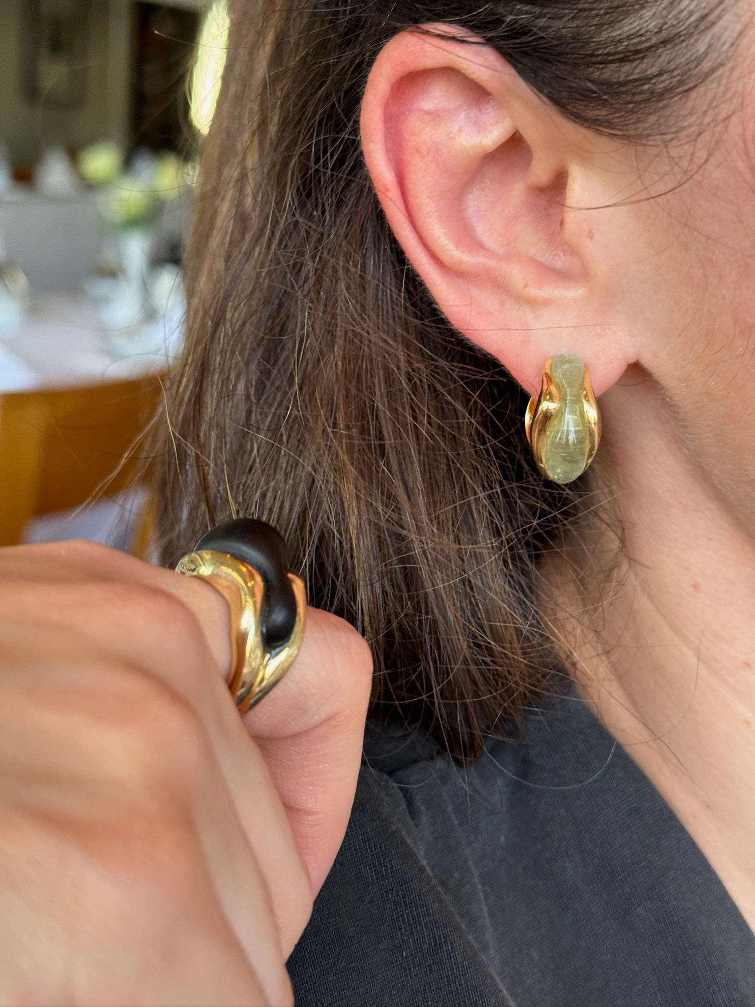 DILHAN cercles de vagues éthiques SU en or jaune 18 carats et onyx mat en vente 1