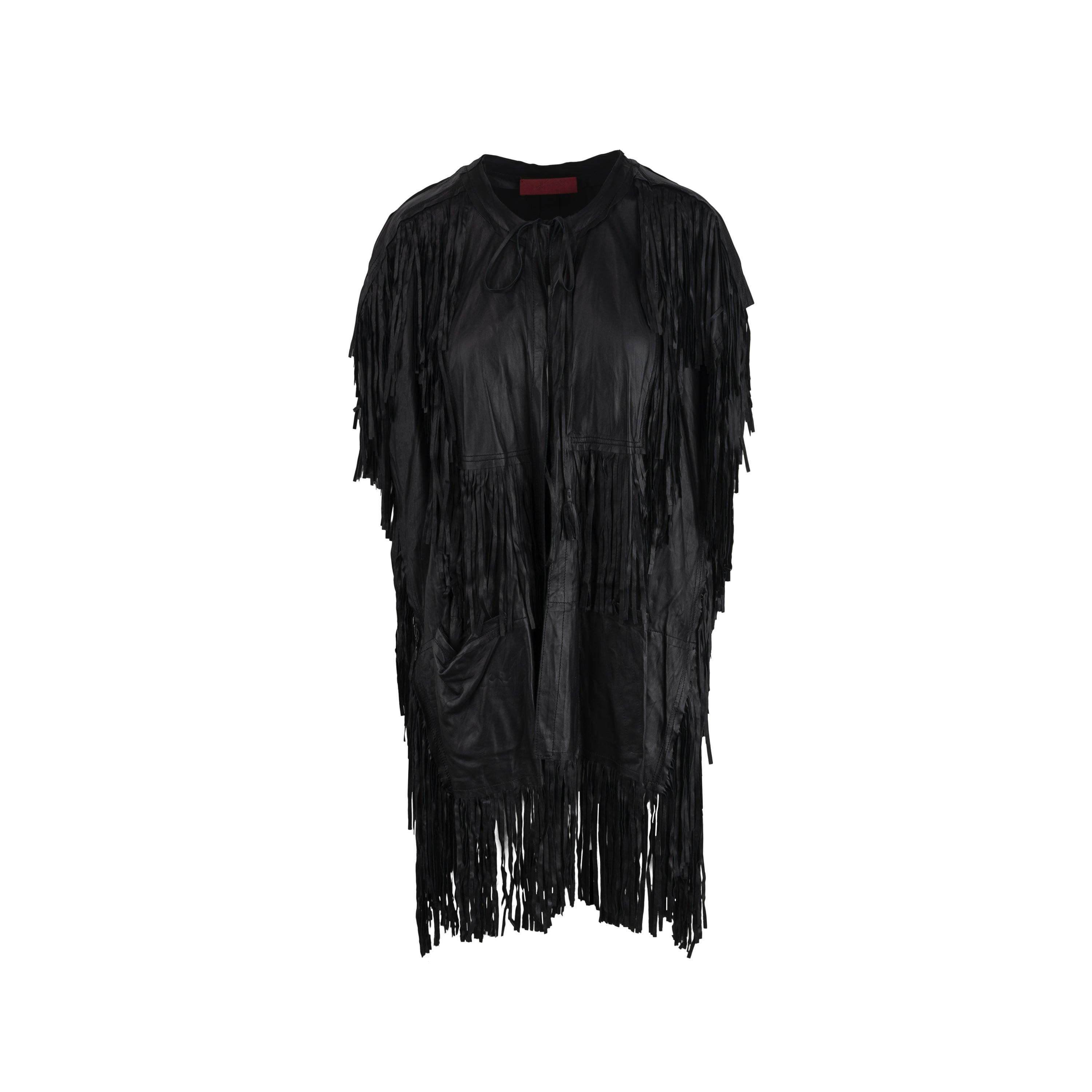 Este chaleco largo Diliborio con flecos da el toque vanguardista perfecto a cualquier conjunto. Confeccionado en piel negra, este chaleco está diseñado con un corte largo y flecos que lo cubren por completo, para un look que destaca. 
 
 Largo