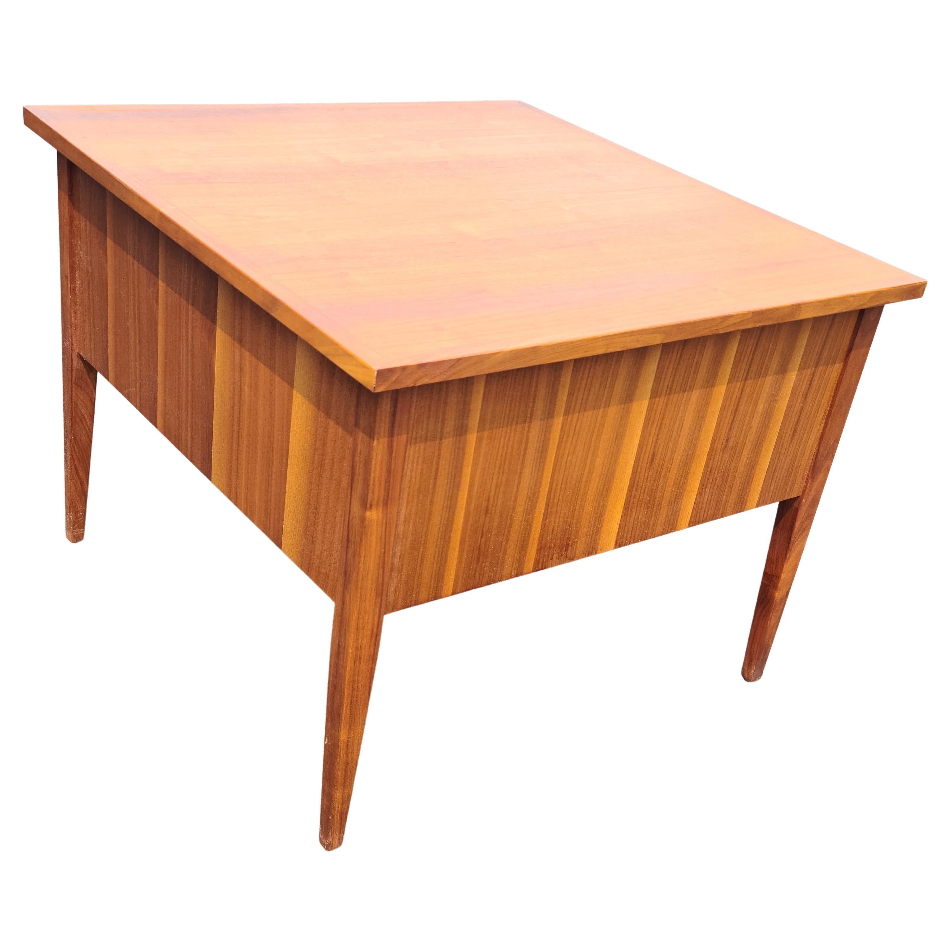 Dillingham Esprit End Table by Merton Gershun In Good Condition In Fraser, MI