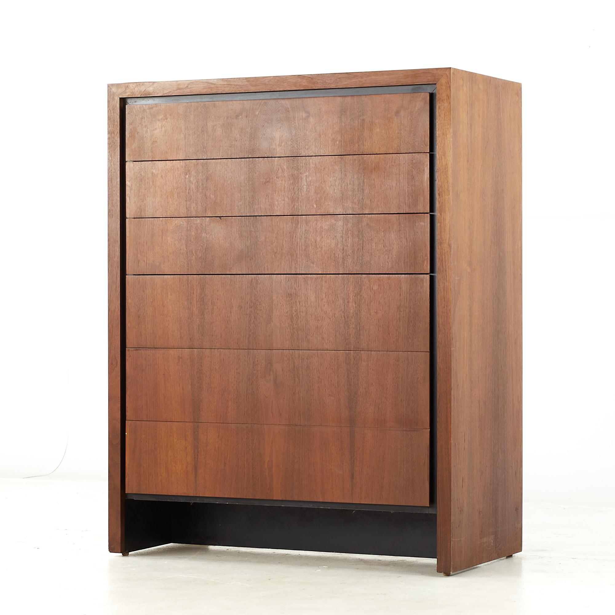 Mid-Century Modern Dillingham Mid Century Bookmatched Highboy Dresser For Sale