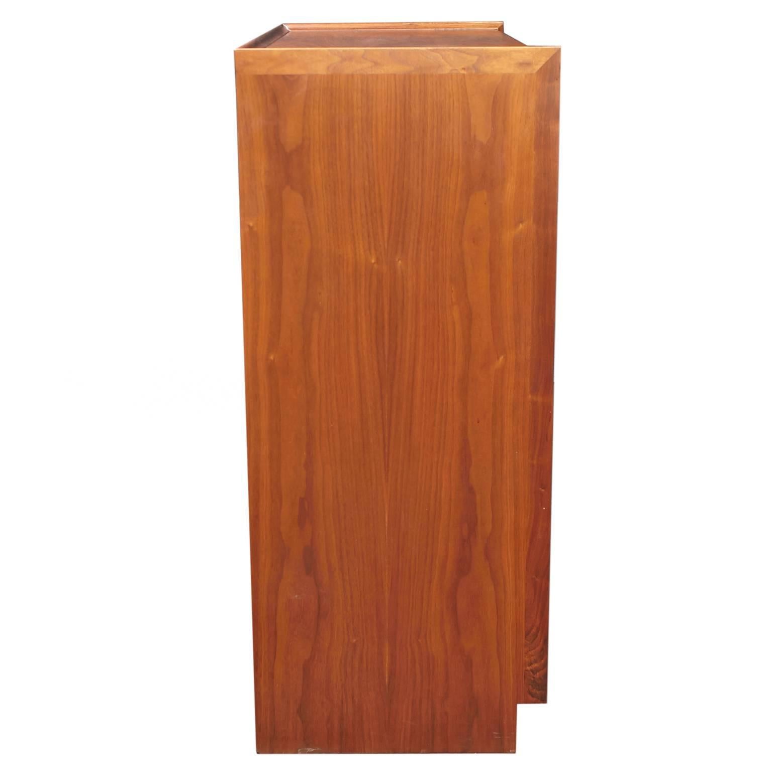 American Dillingham Mid-Century Modern Walnut Five-Drawer Dresser