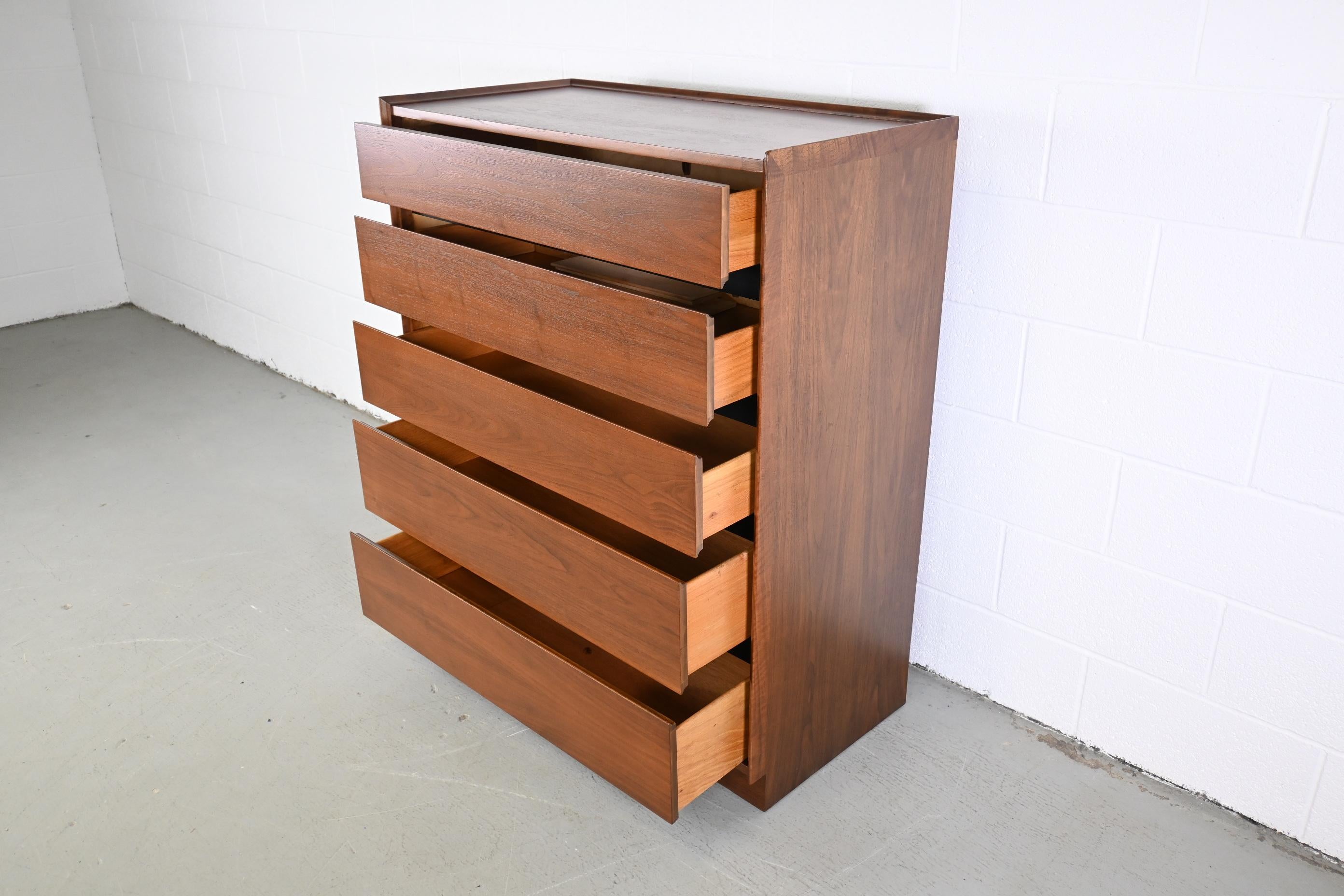Dillingham Mid-Century Modern Walnut Highboy Dresser For Sale at 1stDibs