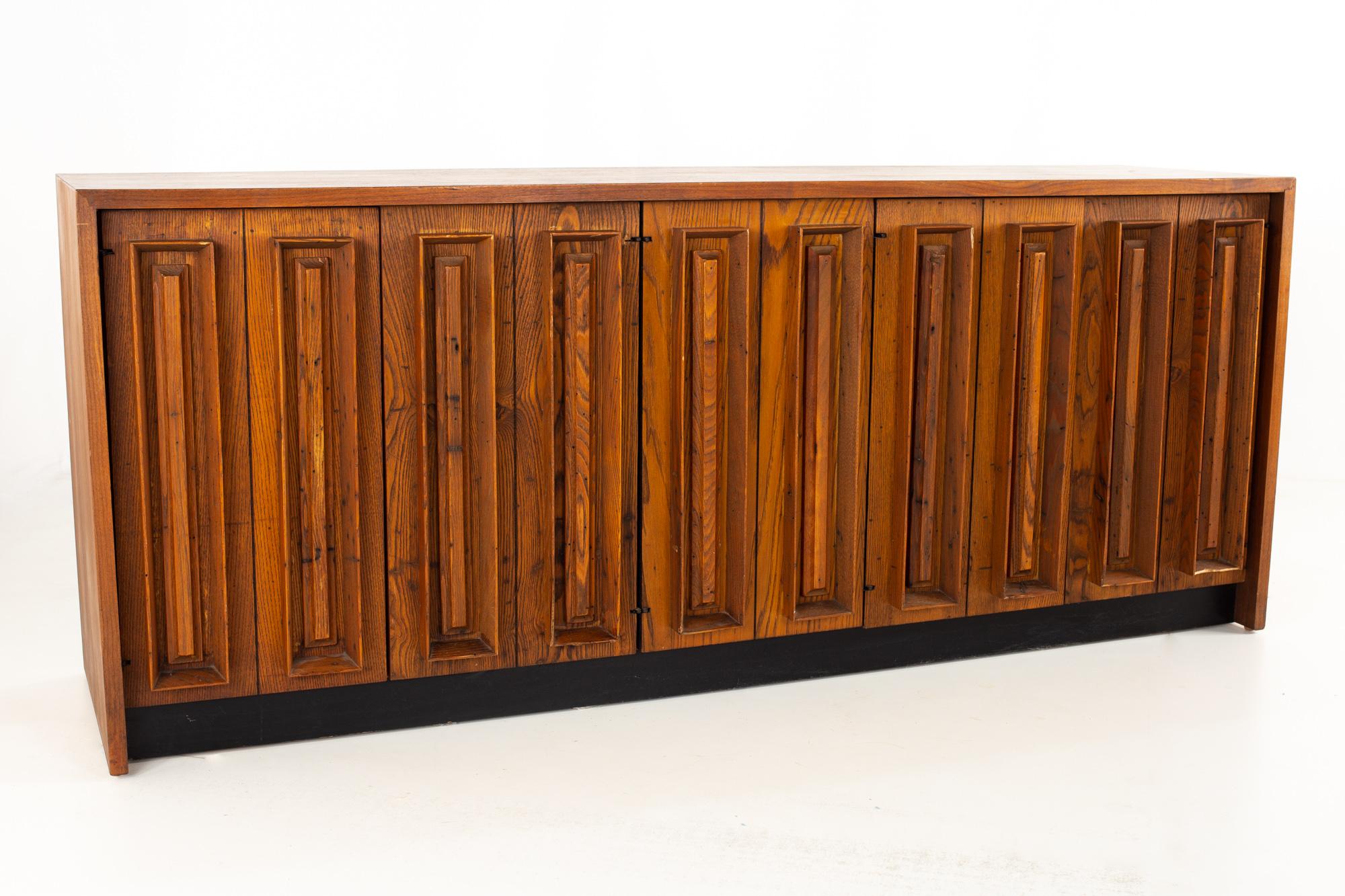Dillingham Midcentury Pecky Cypress and Walnut Sideboard Credenza Buffet In Good Condition In Countryside, IL