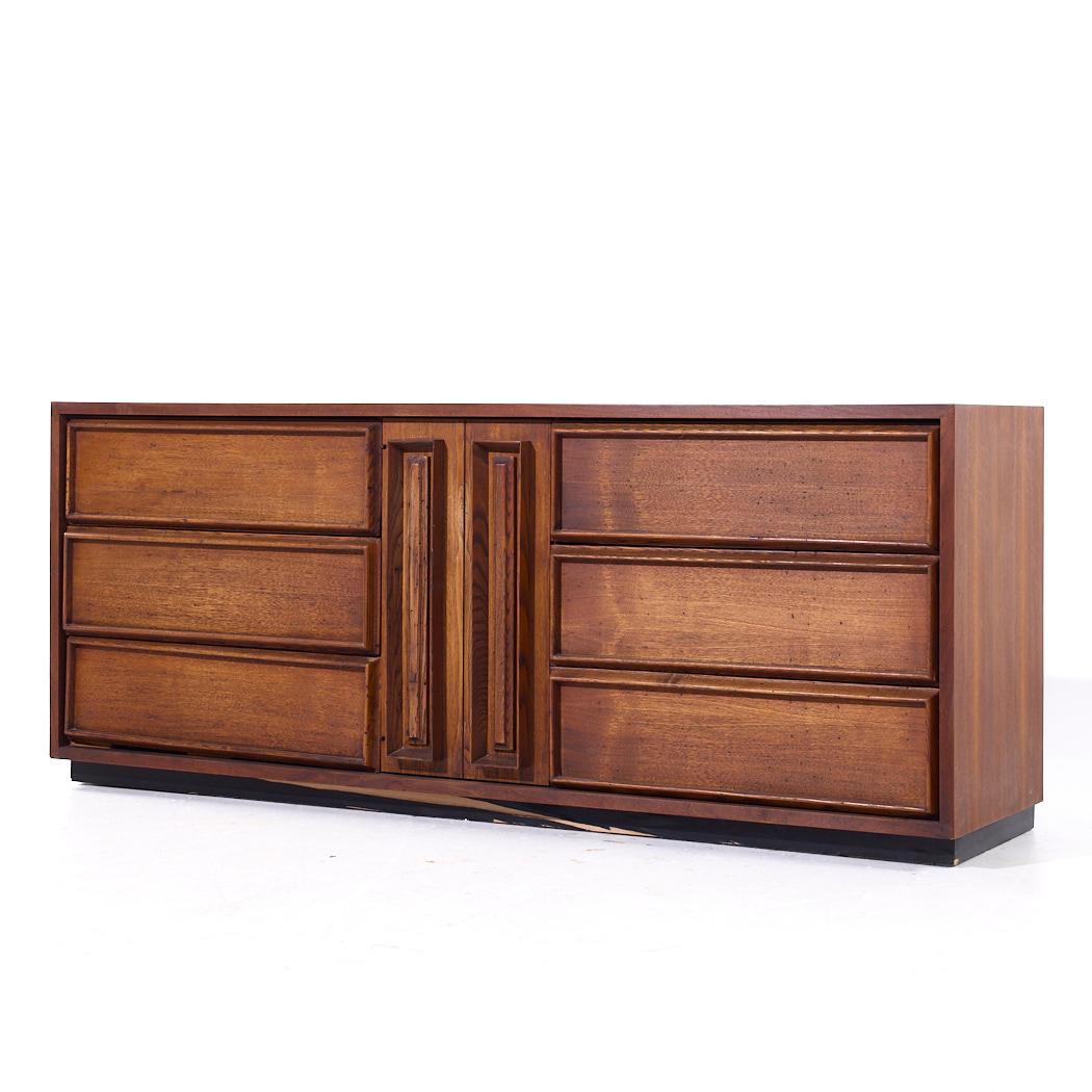 Mid-Century Modern Dillingham Mid Century Pecky Cypress Lowboy Dresser en vente