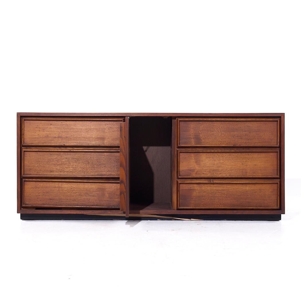 Américain Dillingham Mid Century Pecky Cypress Lowboy Dresser en vente