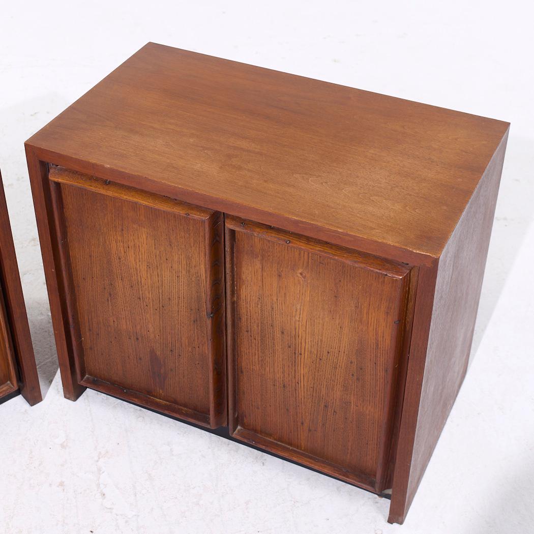 Dillingham Mid Century Pecky Cypress Nightstands - Pair For Sale 4