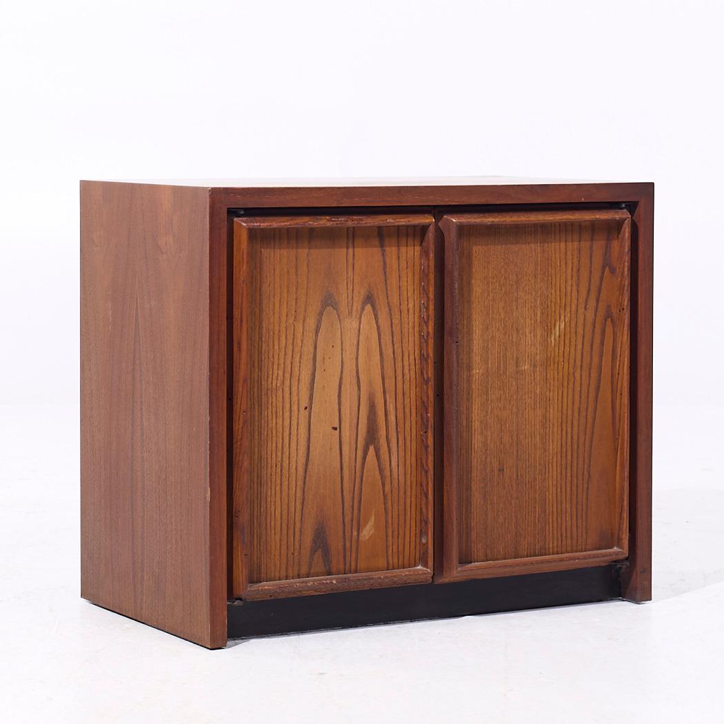 American Dillingham Mid Century Pecky Cypress Nightstands - Pair For Sale