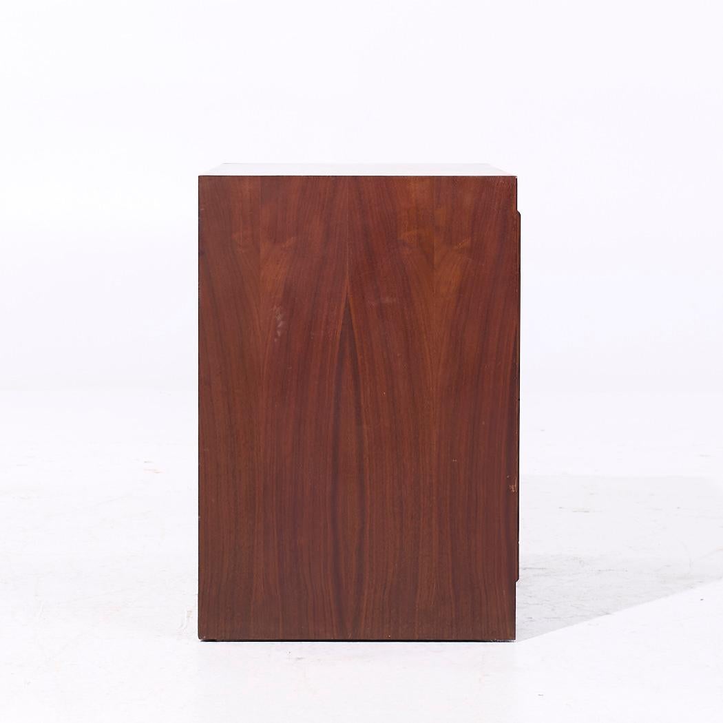 Dillingham Mid Century Pecky Cypress Nightstands - Pair For Sale 2