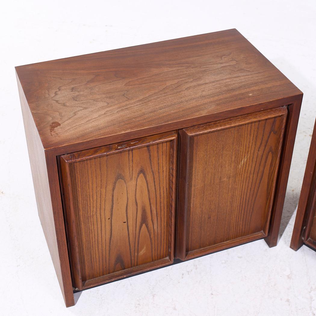 Dillingham Mid Century Pecky Cypress Nightstands - Pair For Sale 3