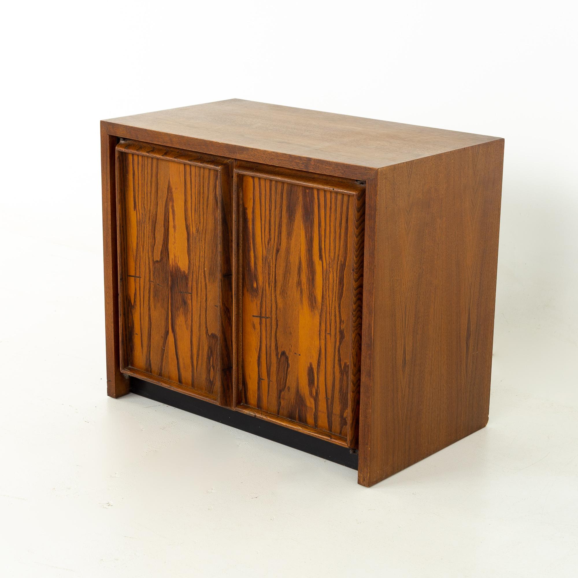 Mid-Century Modern Dillingham Mid Century Pecky Cyprus Nightstands, a Pair For Sale