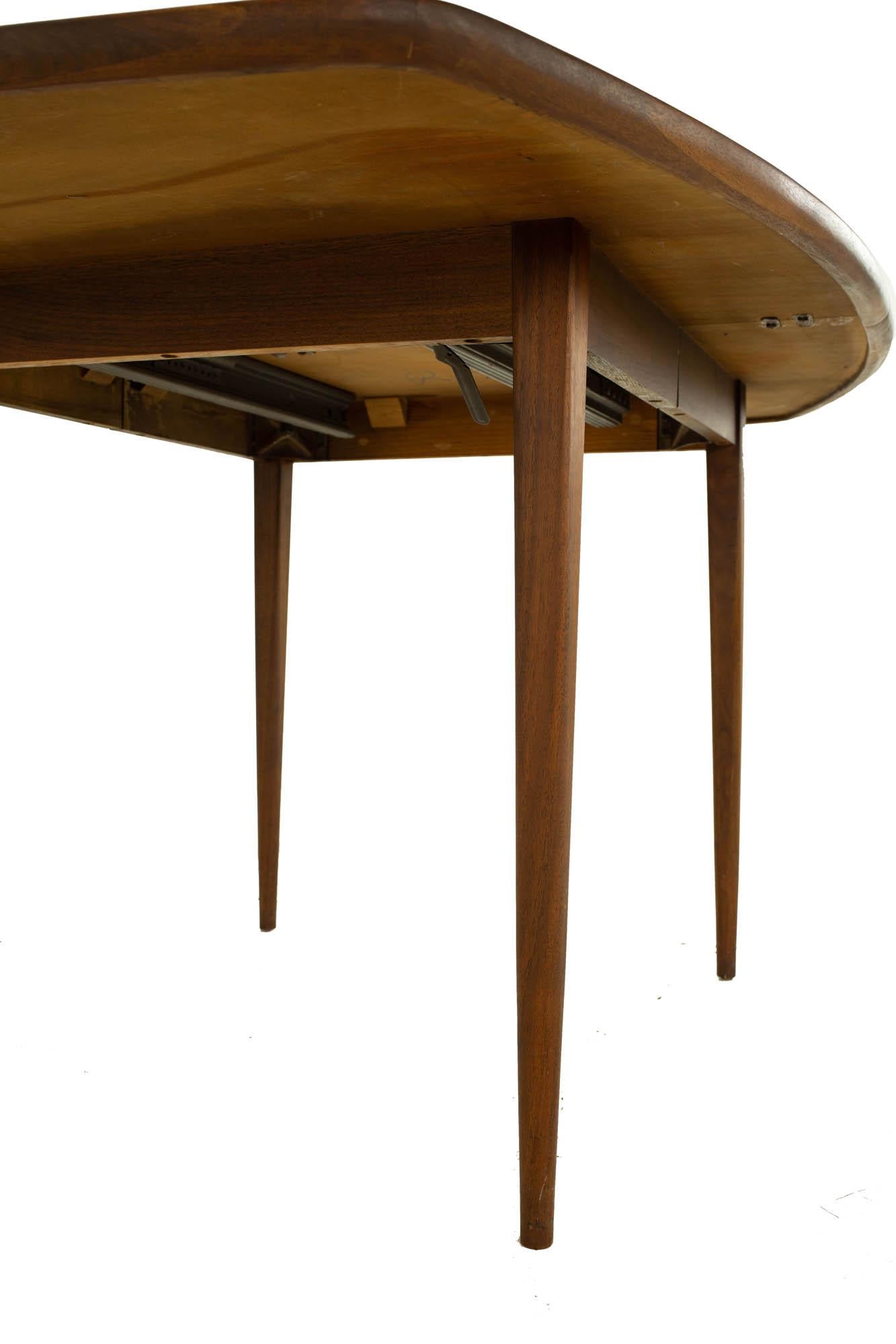 Table de salle à manger Dillingham en noyer du milieu du siècle dernier, style Surfboard en vente 8