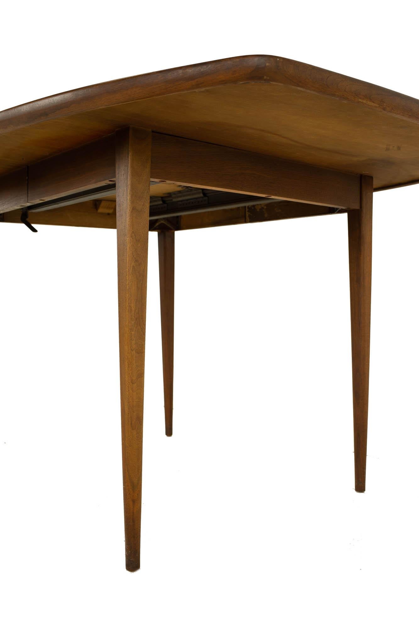 Table de salle à manger Dillingham en noyer du milieu du siècle dernier, style Surfboard en vente 9