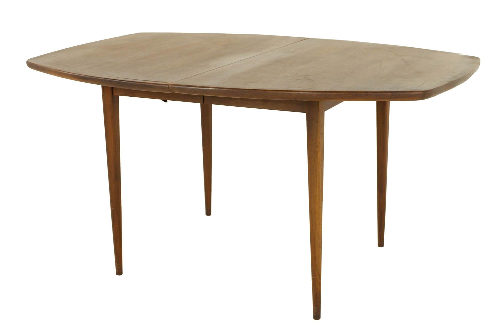 Mid-Century Modern Table de salle à manger Dillingham en noyer du milieu du siècle dernier, style Surfboard en vente