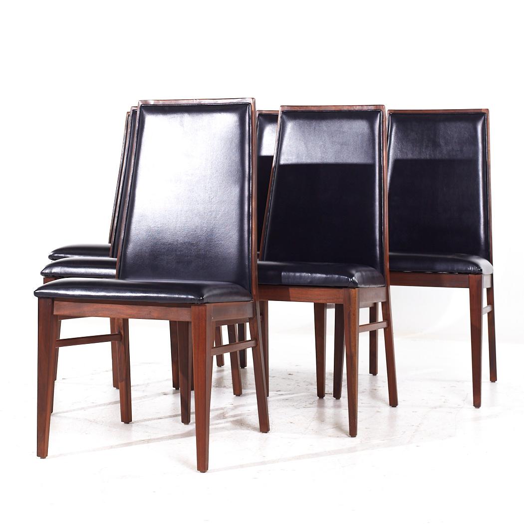 Mid-Century moderno Sedie da pranzo Dillingham in noce del Medioevo - Set di 6 in vendita
