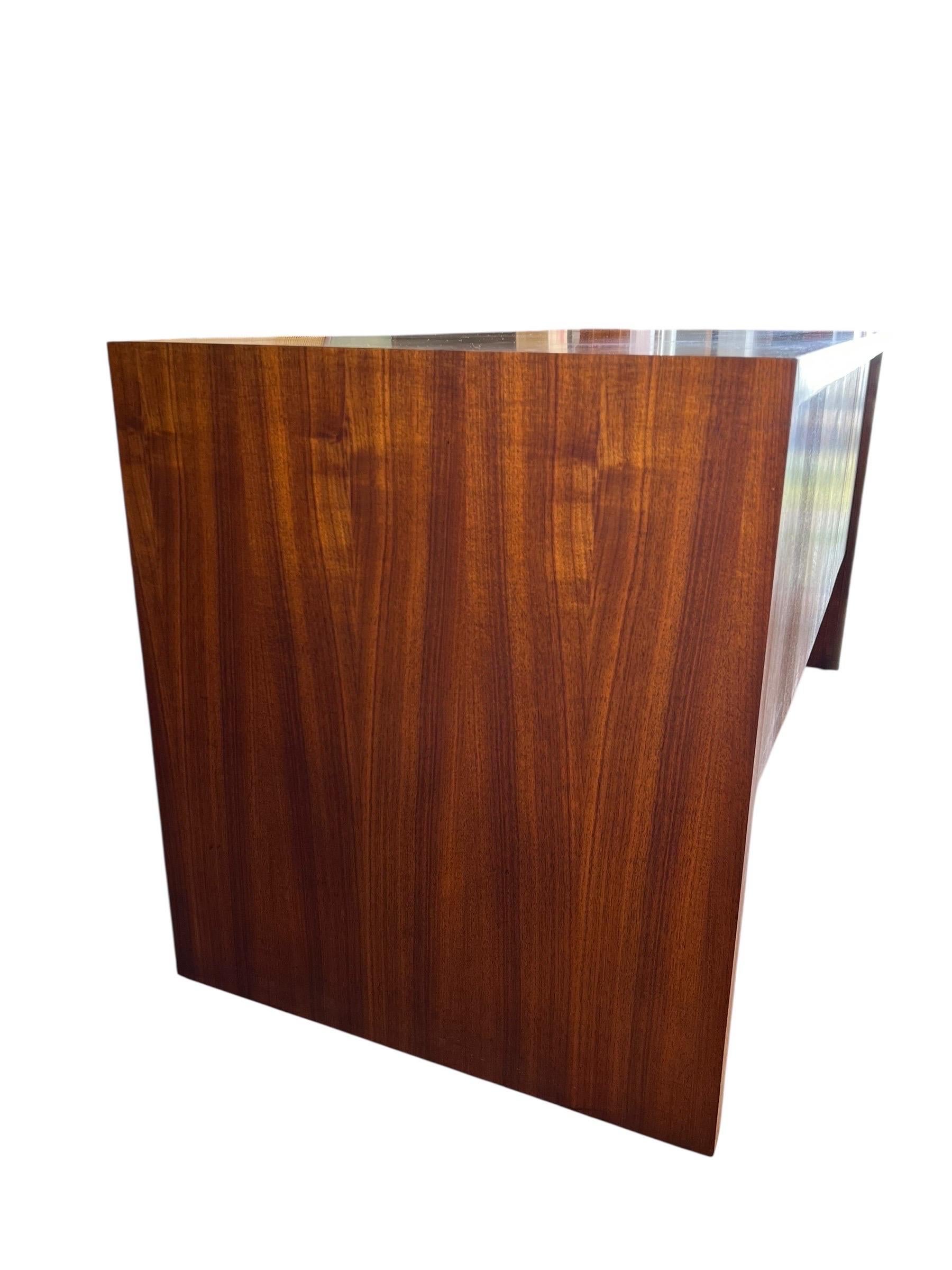 Dillingham Mid Century Schreibtisch aus Nussbaum (Ende des 20. Jahrhunderts) im Angebot