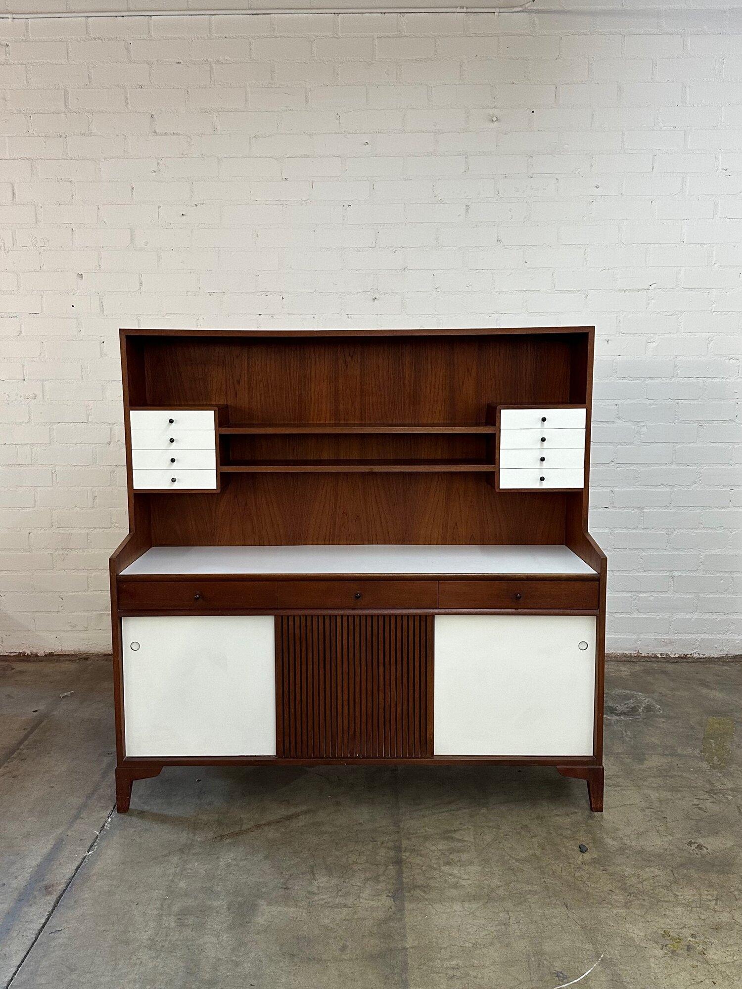 W60 D18.25 H60

Vintage solid walnut and white laminate credenza hutch combo. Item is structurally sound in great AS FOUND condition. Item has a very nice durable white laminated surface great for cups and drinks. This item is one solid piece and
