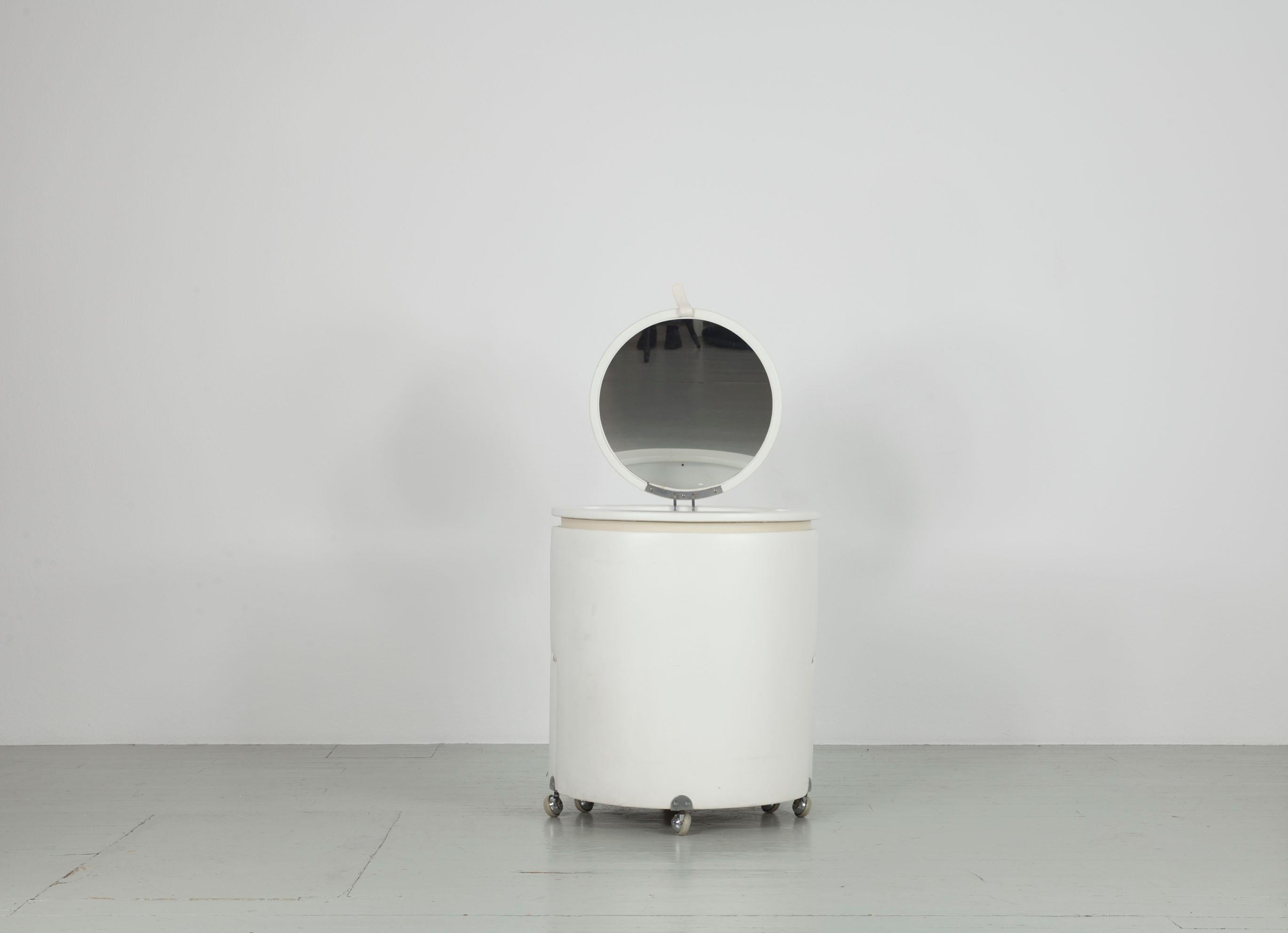 Dilly Dally Makeup Table and Chair by Luigi Massoni for Poltrona Frau, 1968 1