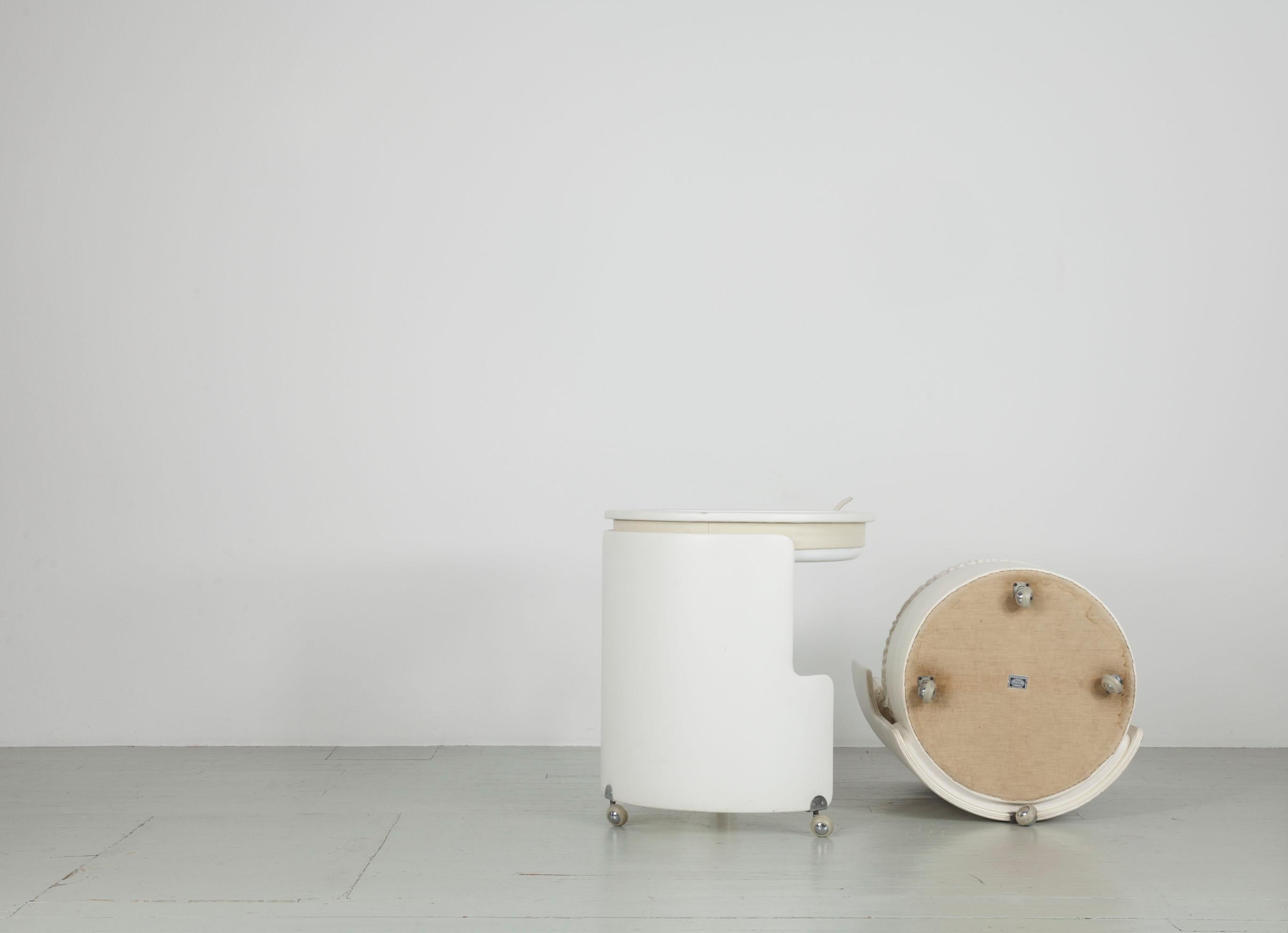 Dilly Dally Makeup Table and Chair by Luigi Massoni for Poltrona Frau, 1968 2