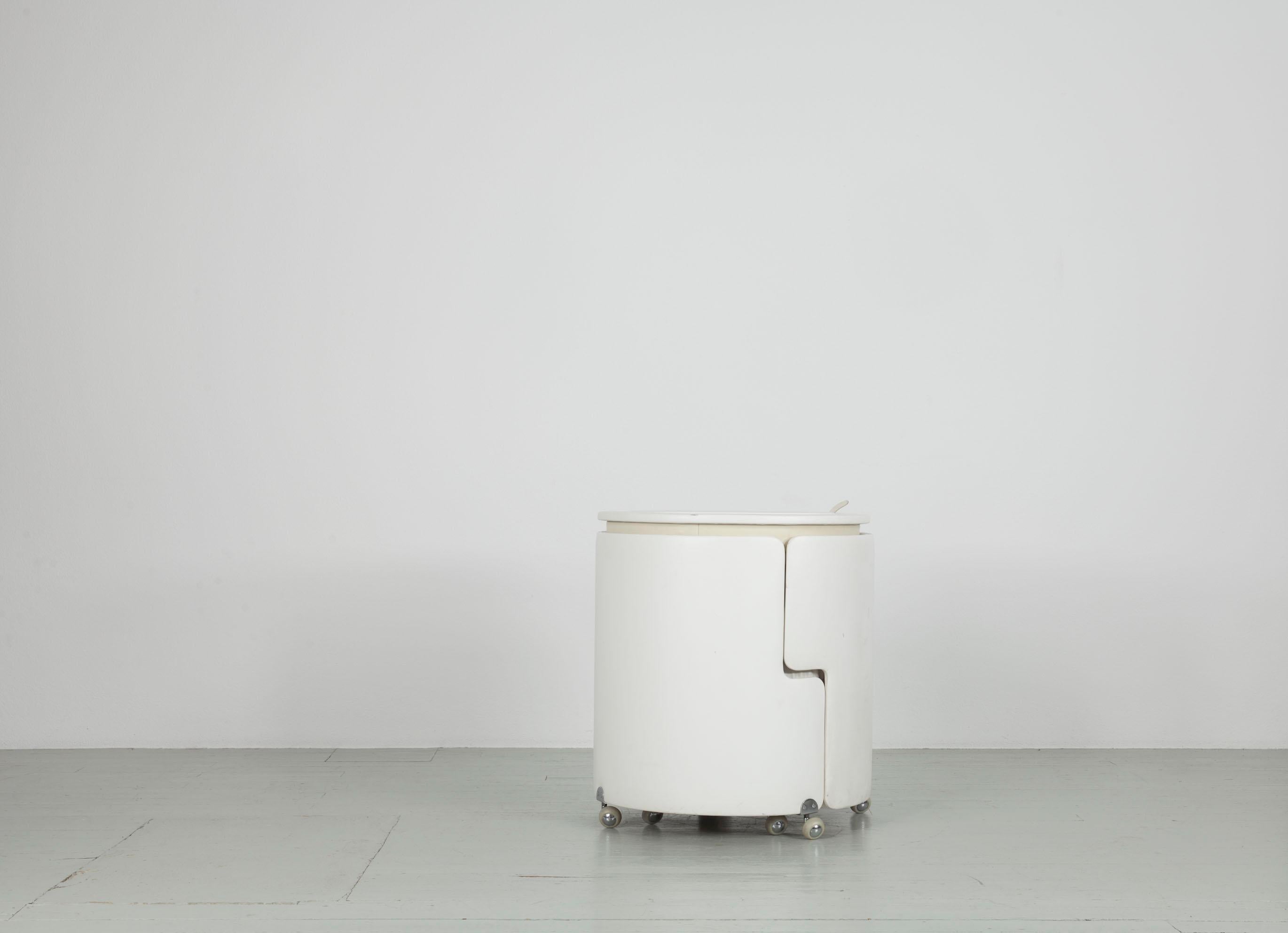 Dilly Dally Makeup Table and Chair by Luigi Massoni for Poltrona Frau, 1968 3