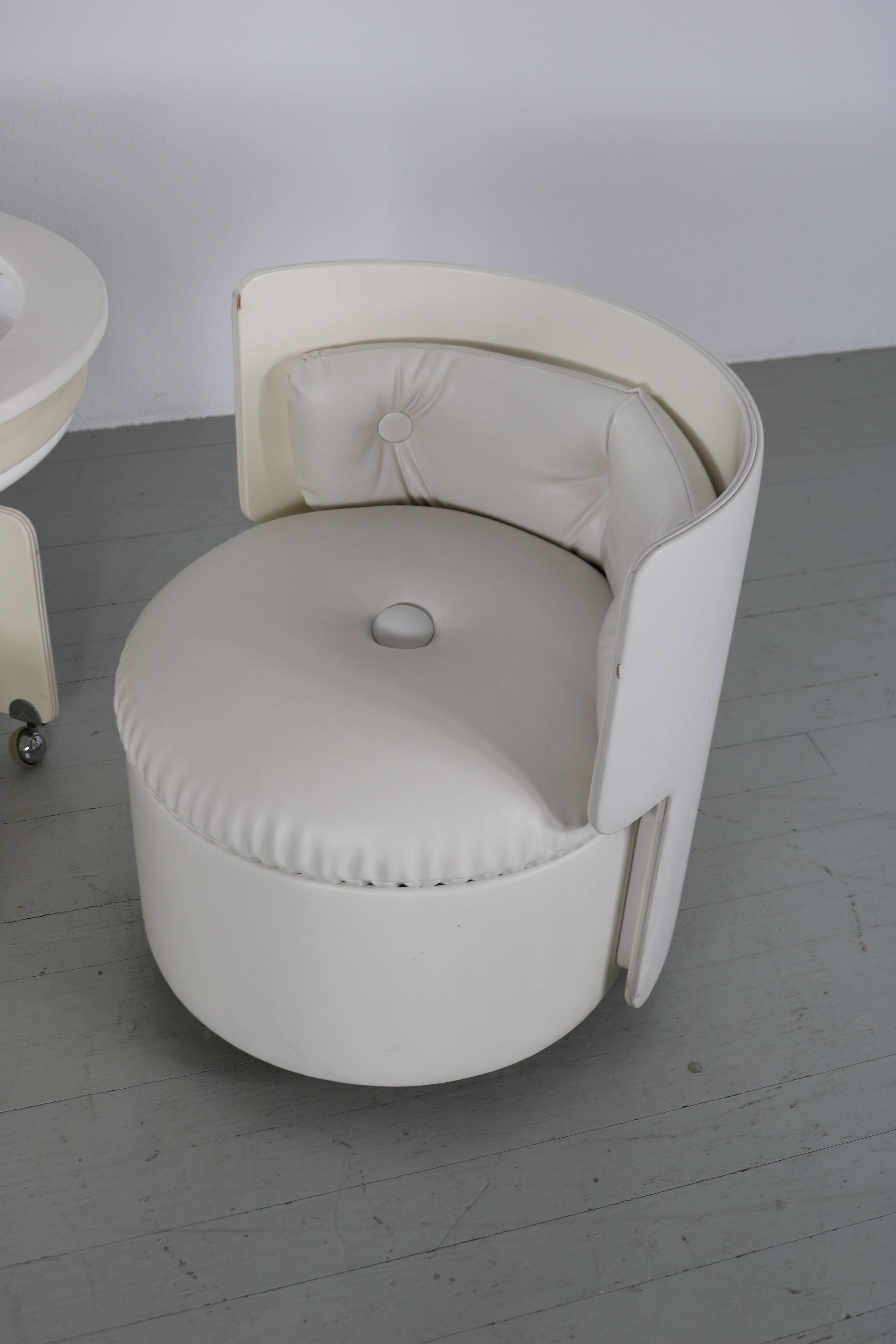 Dilly Dally Makeup Table and Chair by Luigi Massoni for Poltrona Frau, 1968 8