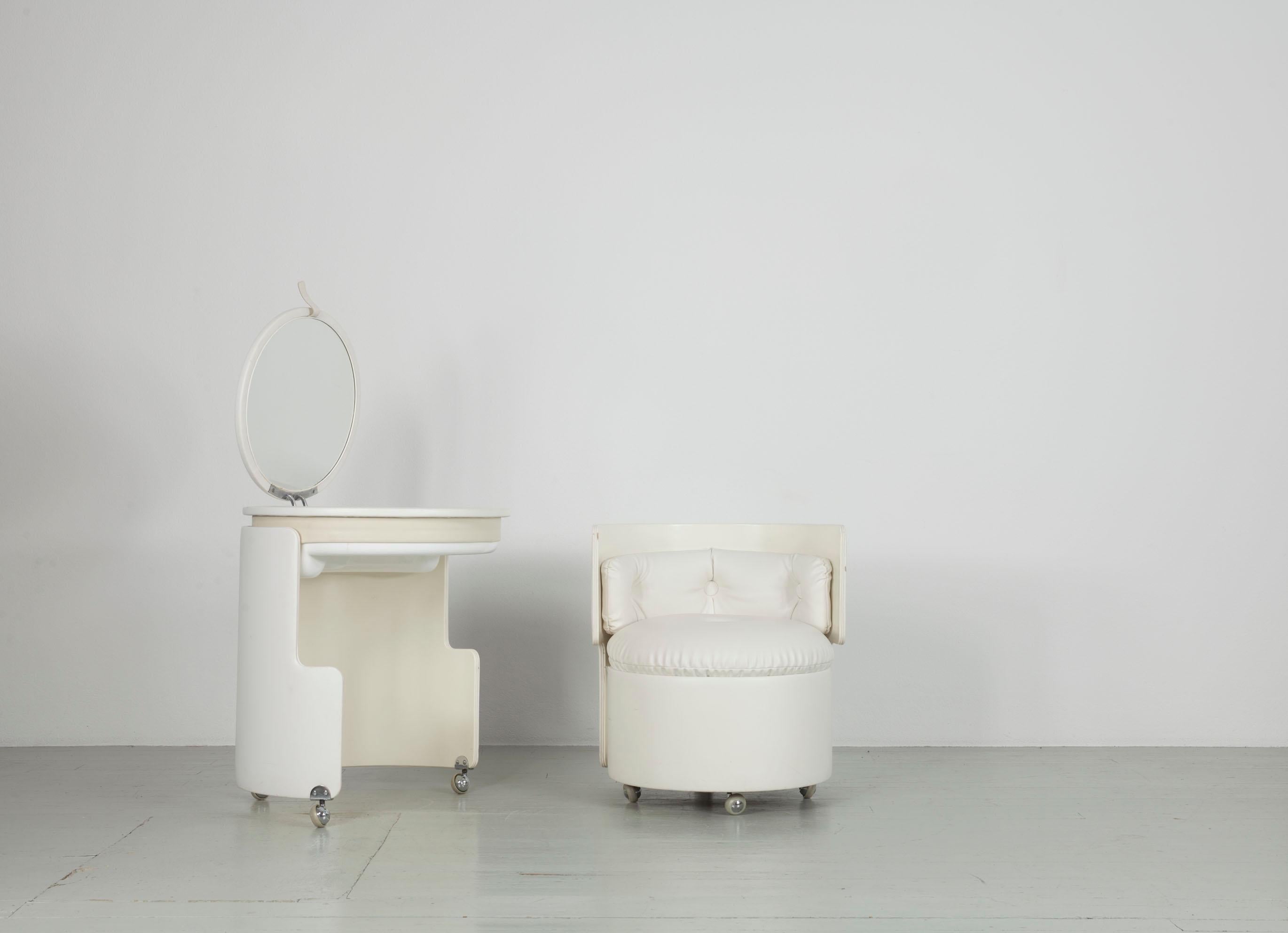 Mid-Century Modern Dilly Dally Makeup Table and Chair by Luigi Massoni for Poltrona Frau, 1968