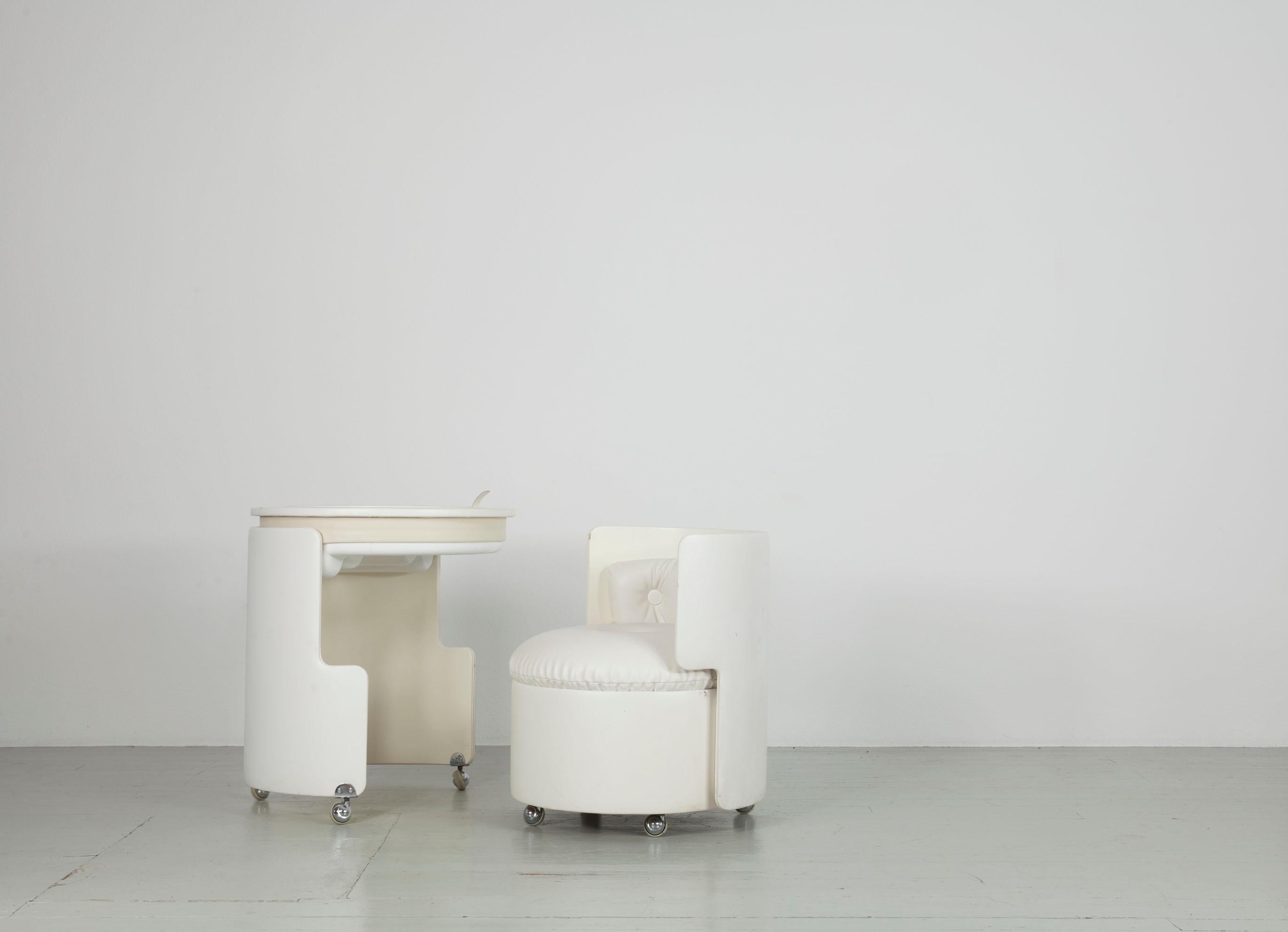 Dilly Dally Makeup Table and Chair by Luigi Massoni for Poltrona Frau, 1968 In Fair Condition In Wolfurt, AT