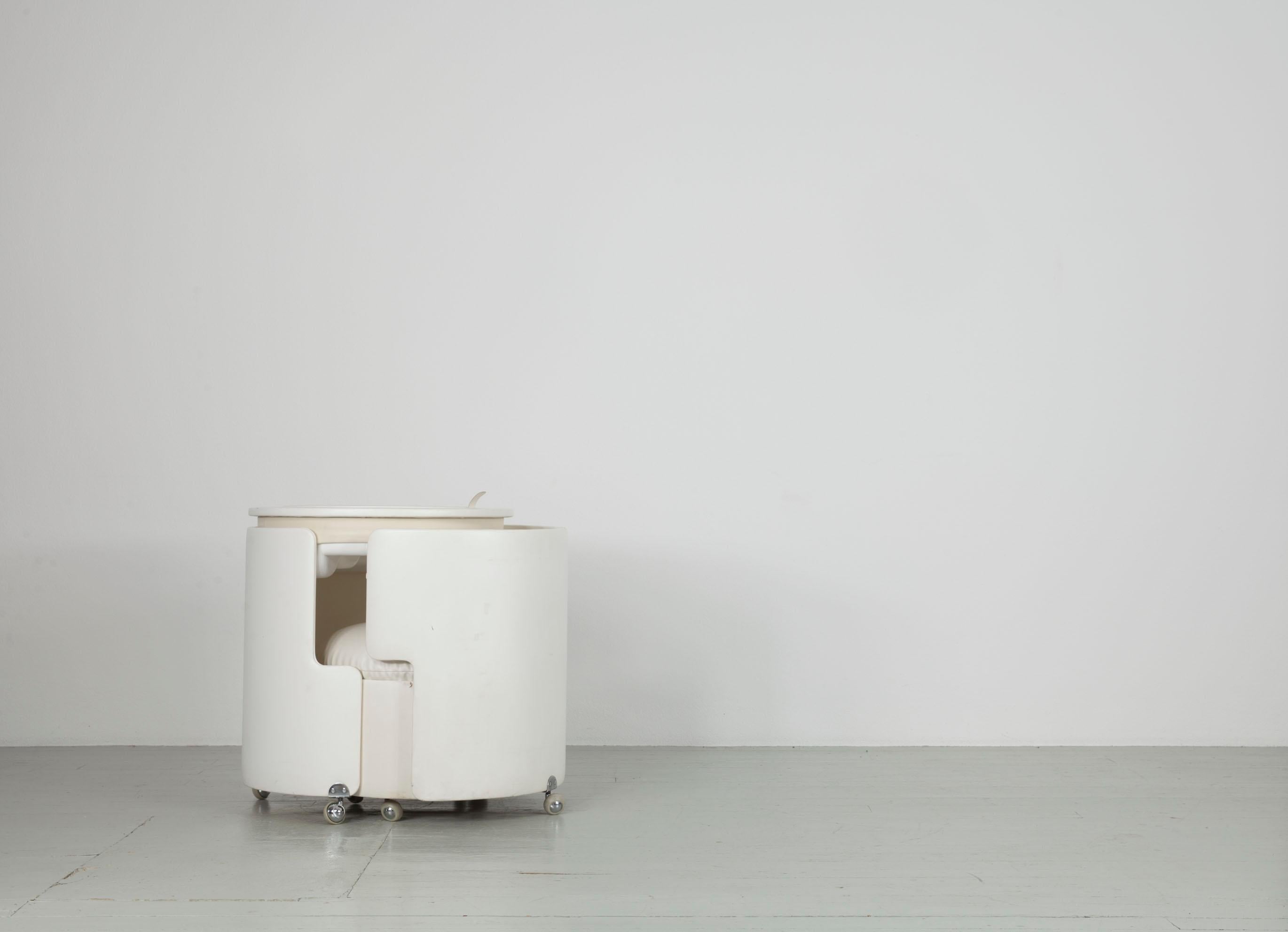 Mid-20th Century Dilly Dally Makeup Table and Chair by Luigi Massoni for Poltrona Frau, 1968