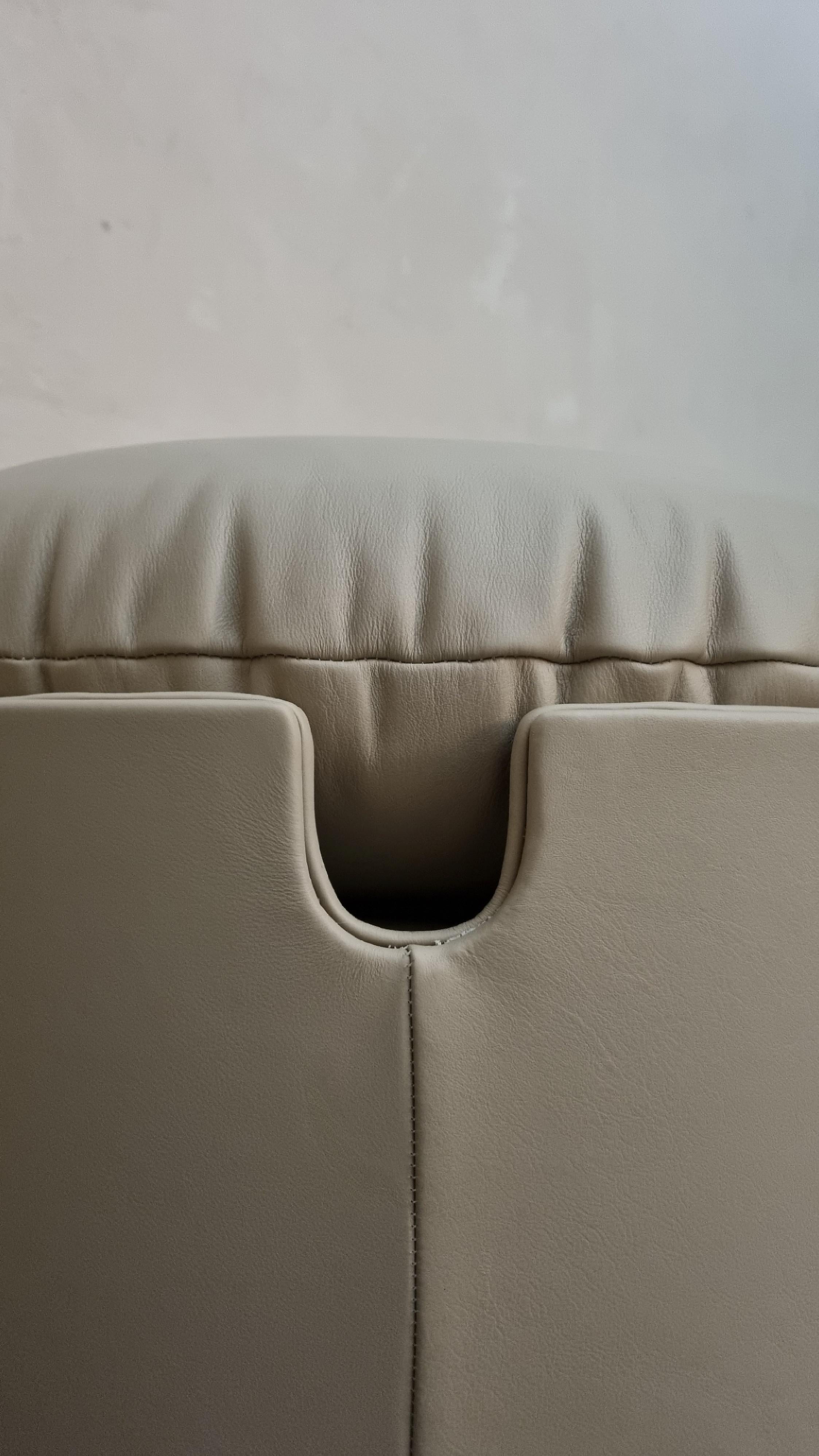 Italiano Dilly Dally pouf designed by Luigi Massoni for Poltrona Frau 1968