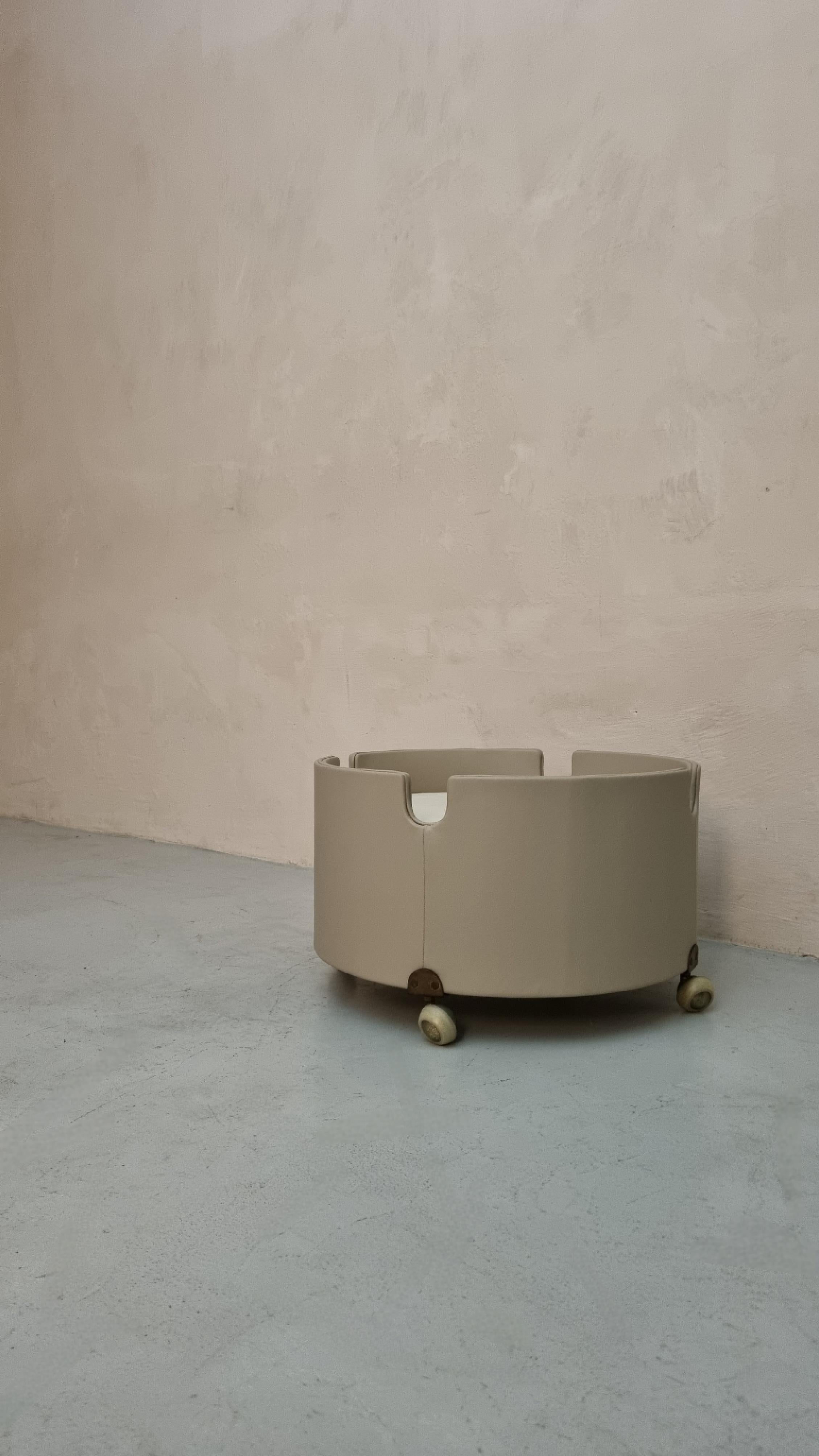 Dilly Dally pouf designed by Luigi Massoni for Poltrona Frau 1968 2