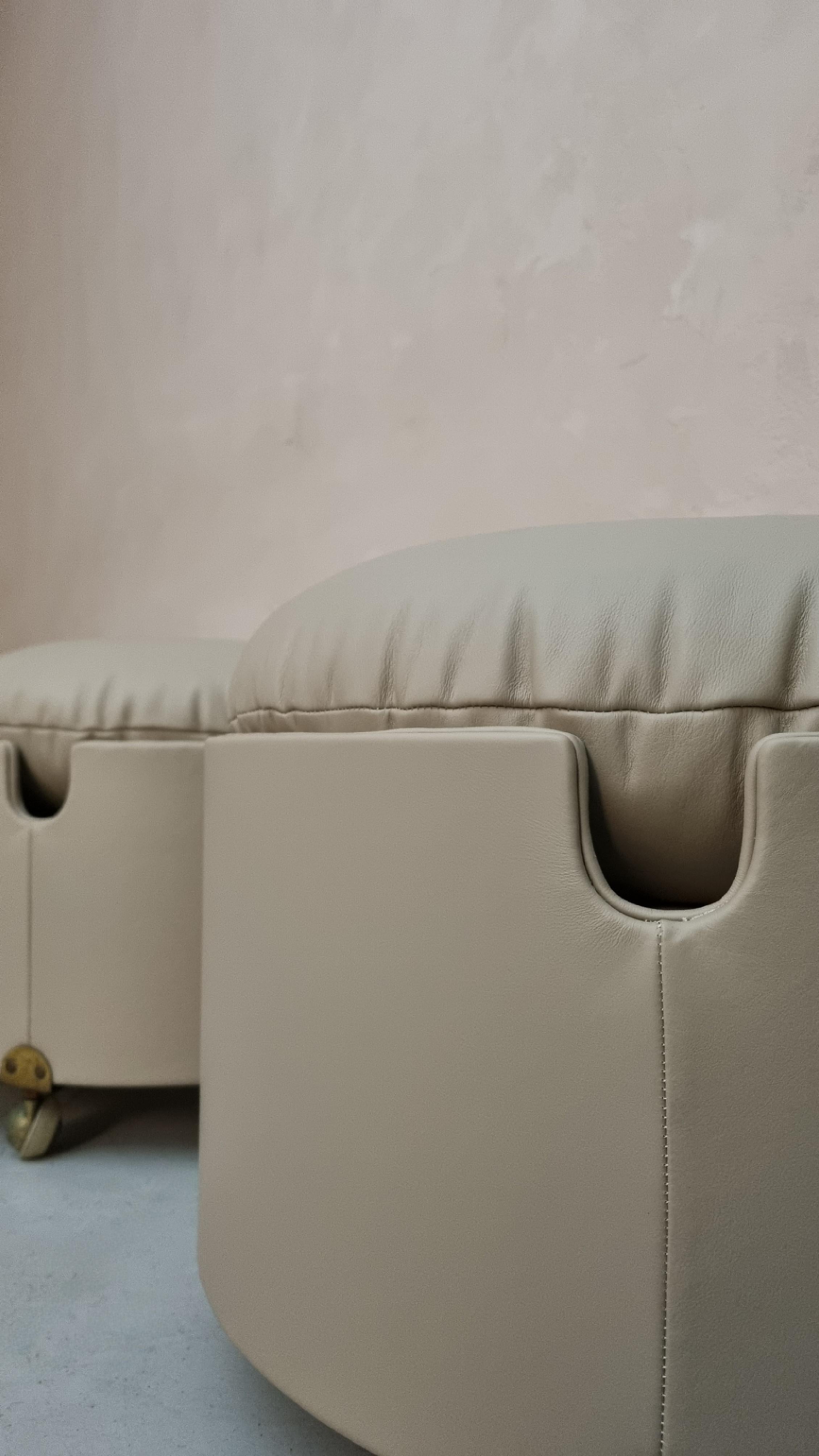 Dilly Dally Poufs entworfen von Luigi Massoni für Poltrona Frau 1968 (Moderne der Mitte des Jahrhunderts)