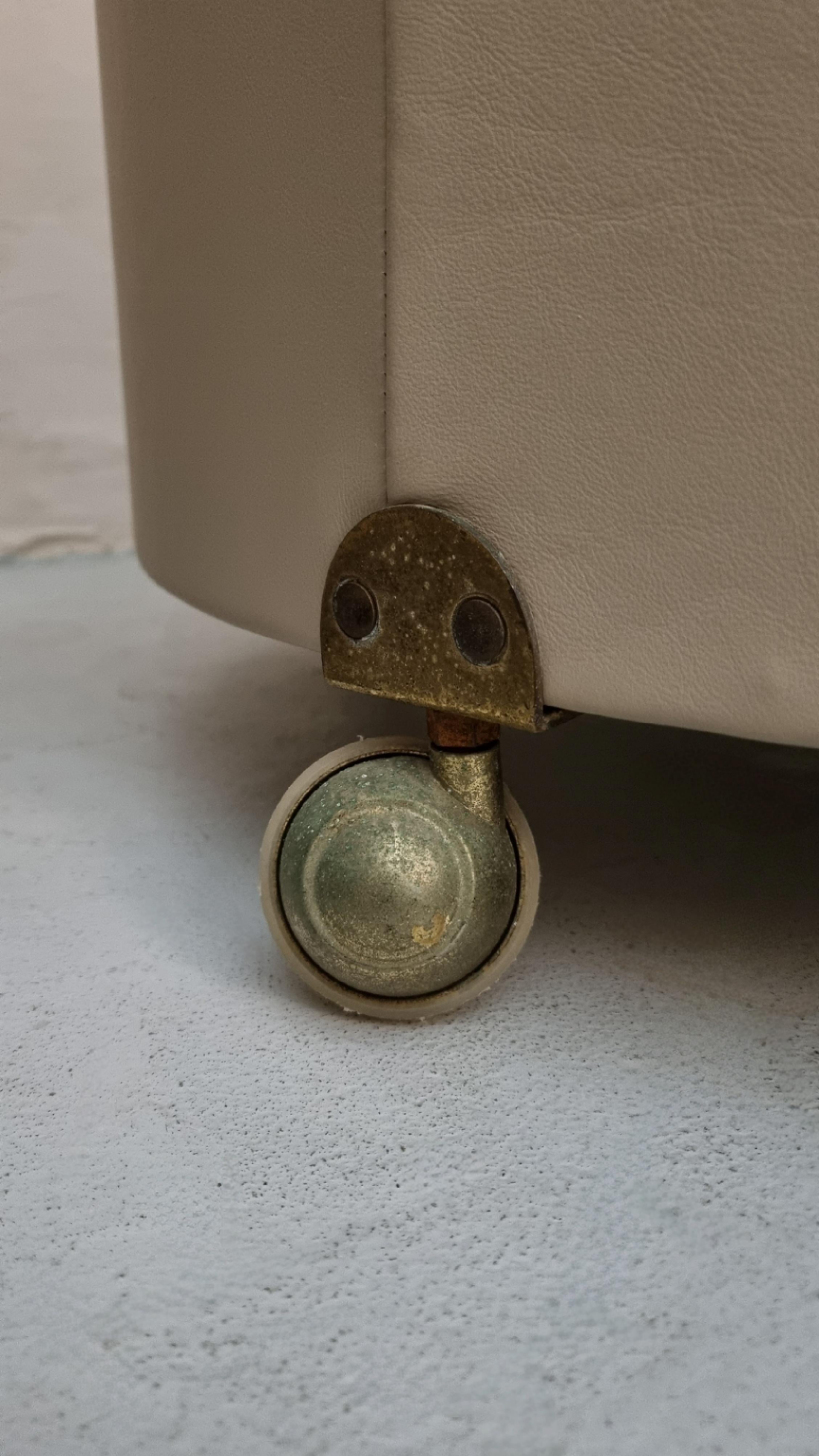 Dilly Dally Poufs entworfen von Luigi Massoni für Poltrona Frau 1968 (Italian)