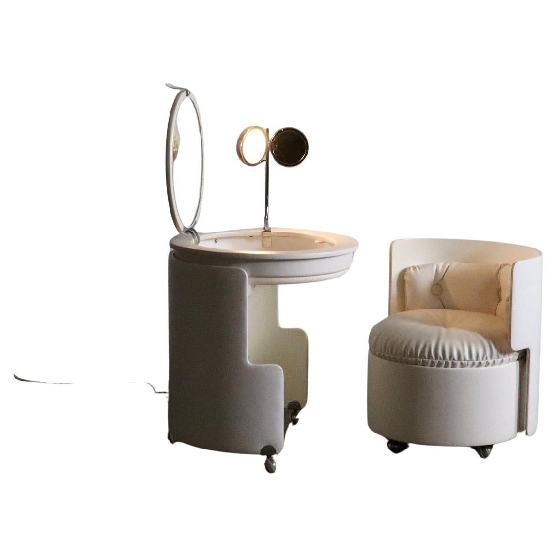 Dilly Dally Vanity with lamp by Luigi Massoni for Poltrona Frau, Italy 1968
