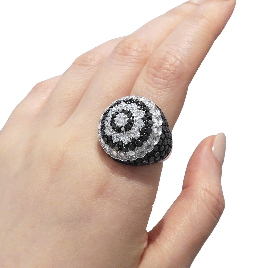 Stunningly bold, this ring was handcrafted with meticulous craftsmanship and attention to detail by the House of Dilys'. Inspired by mid-century modern and pop art, this ring is a one-of-a-kind piece of wearable art.

Materials: 18K Gold, 0.92ct